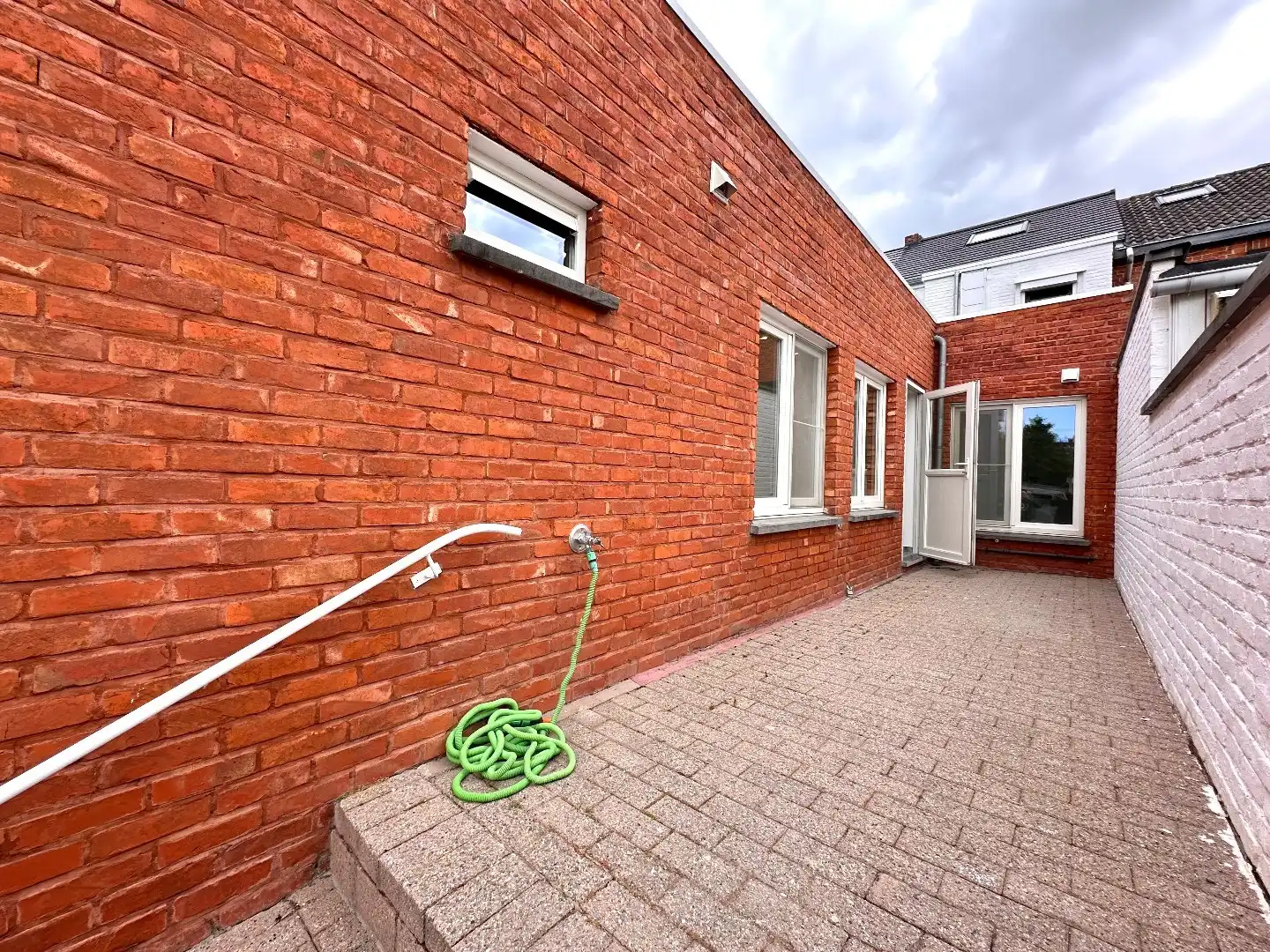 Volledig gerenoveerde woning met garage en tuin in hartje Tongeren! foto 16