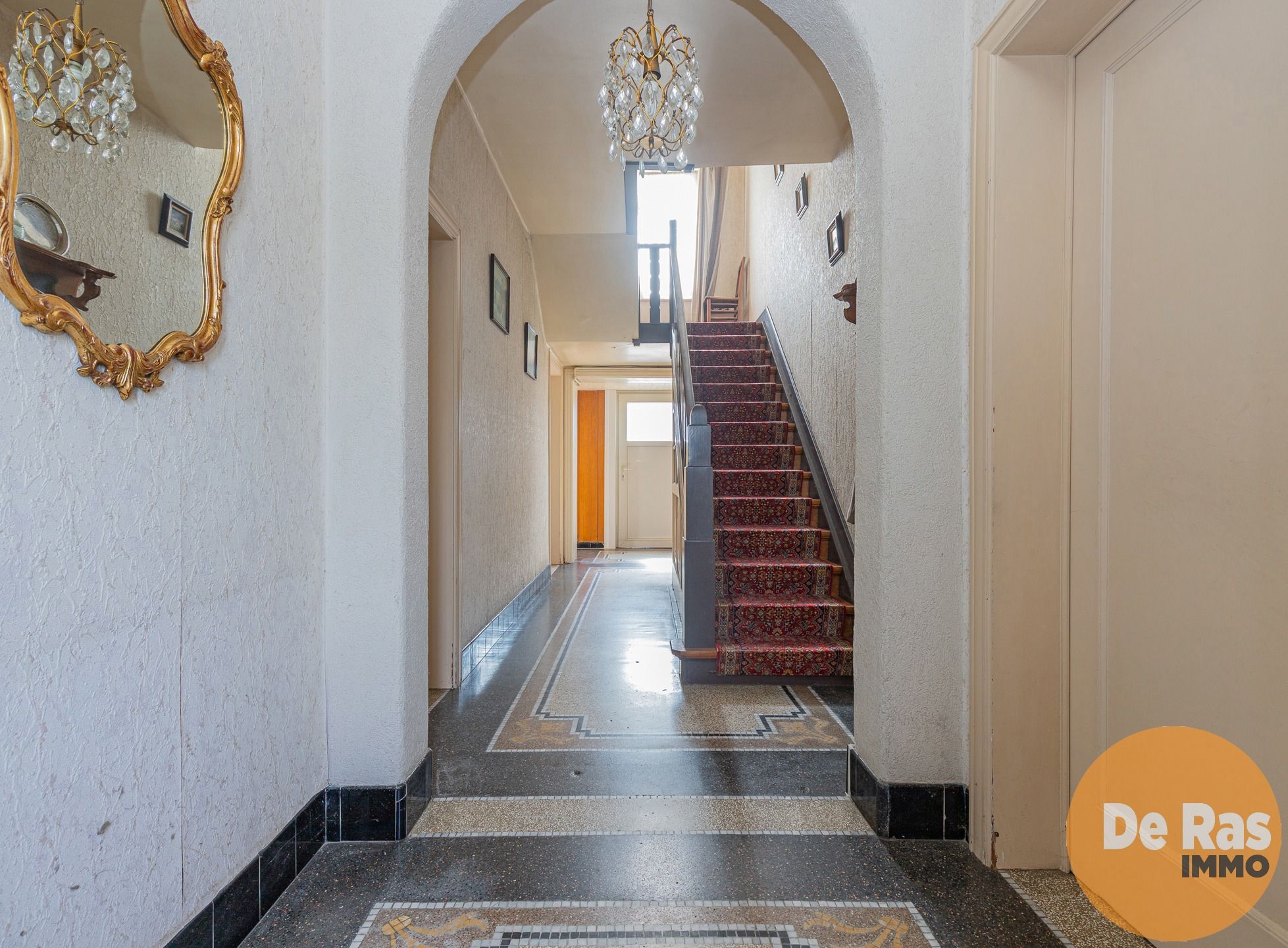 BURST - Te renoveren woning met tal van mogelijkheden foto 4