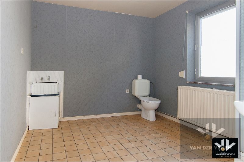 Multifunctioneel eigendom met 2 wooneenheden op een riant perceel van 21 aren 83 centiaren op een goed bereikbare, rustige locatie in Diepenbeek foto 41