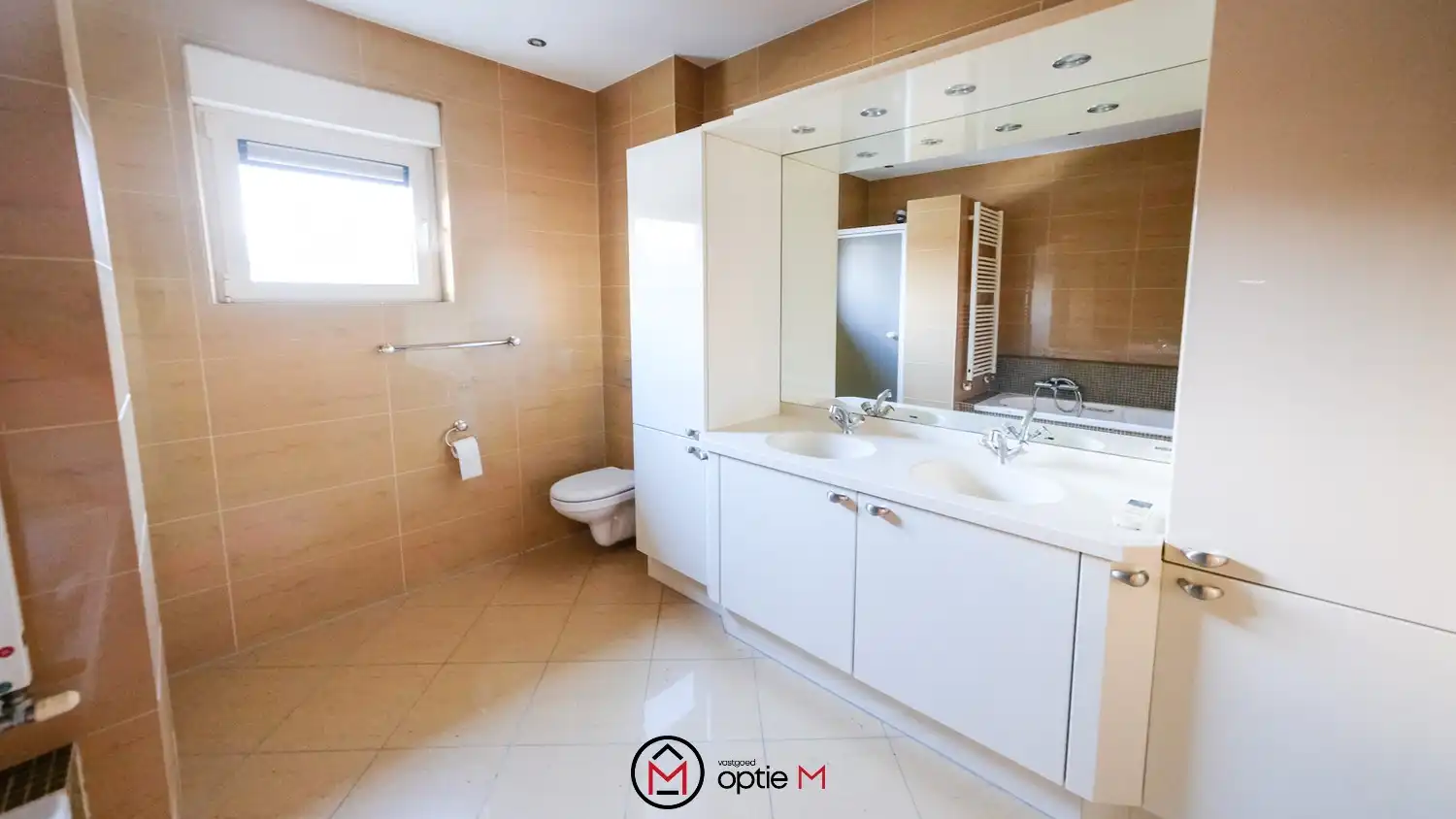 Bedrijfspand met woonst te huur – ruime hal, werkplaats en appartement met 3 slaapkamers foto 27