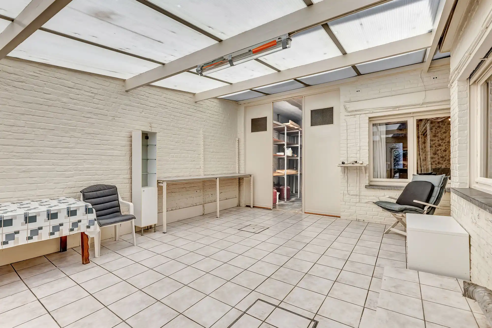 Goed onderhouden, robuuste woning met garage foto 13