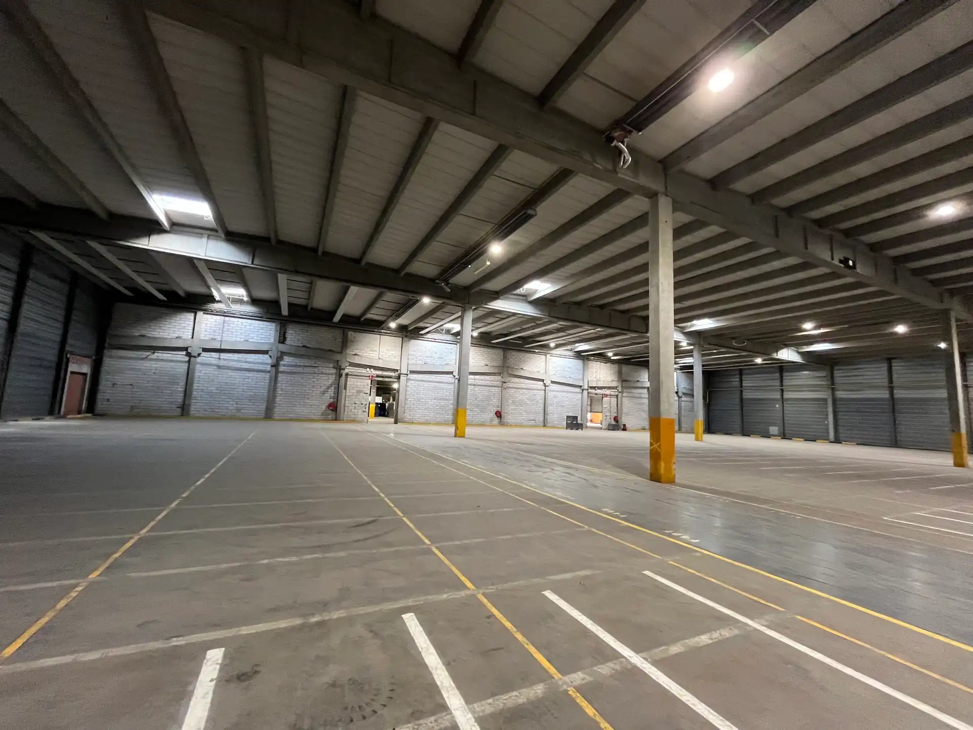 Uniek logistiek bedrijfsgebouw te huur 6.270m² foto 5