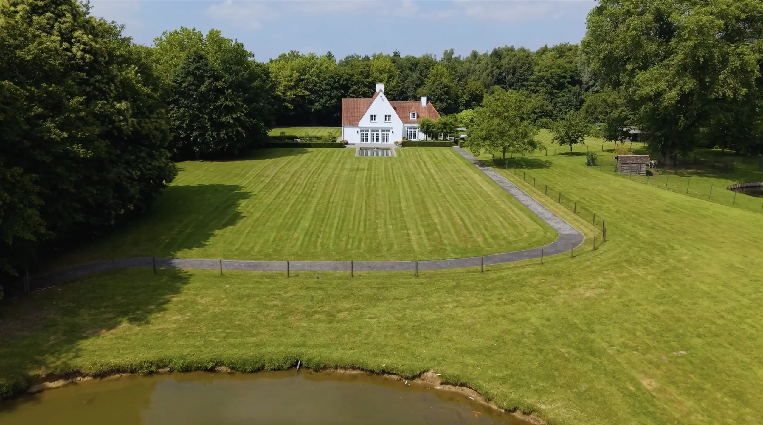 Zeldzaam landhuis op een exclusief domein van 2,4 Ha! foto 28