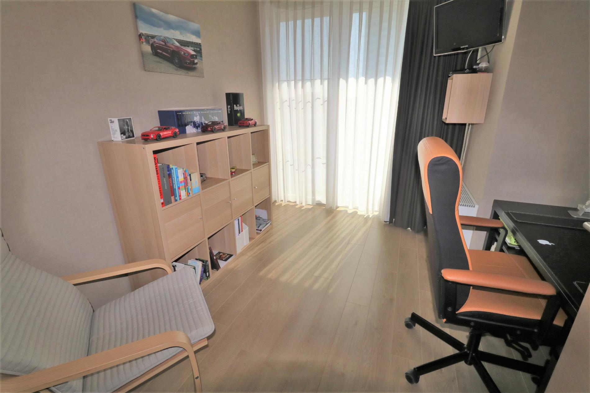 Instapklaar & modern 3 slaapkamer-appartement met zéér ruim zonneterras (45m²) te Bredene-Duinen! foto 9