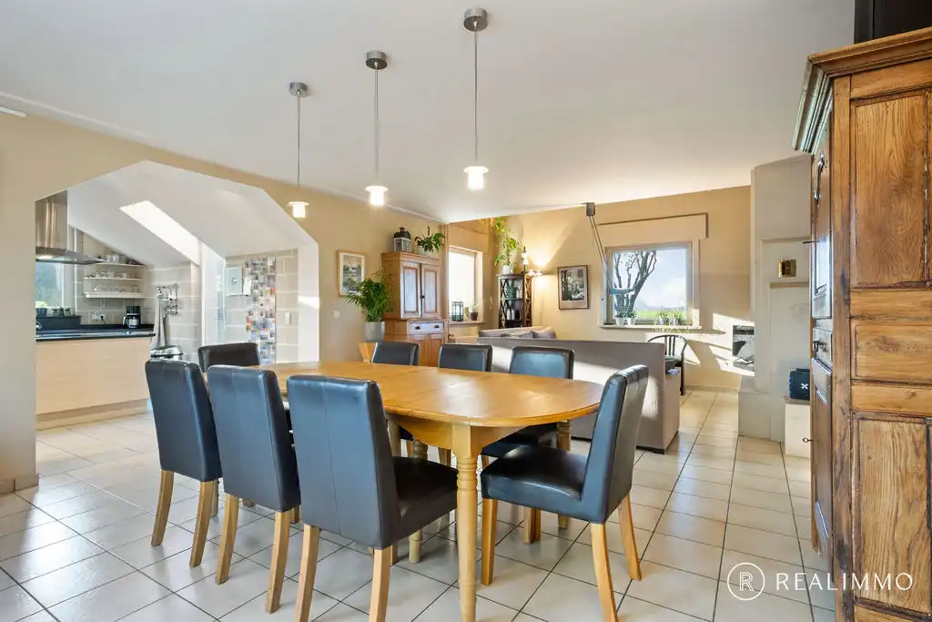 Ruime villa met 4 slaapkamers op ruim perceel met prachtige ligging! foto 8