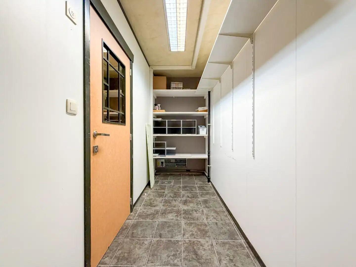 Handelspand bestaande uit winkel met woning, productieatelier en groot magazijn, Torhout foto 13