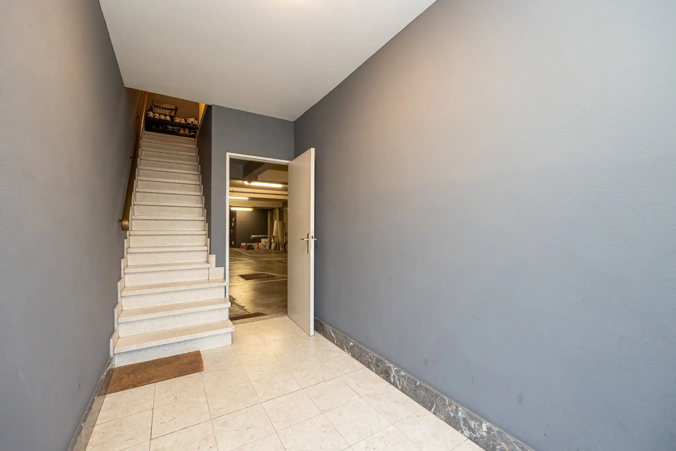 Uniek opbrengsteigendom op top locatie (3 app + 3 parkings) foto 34