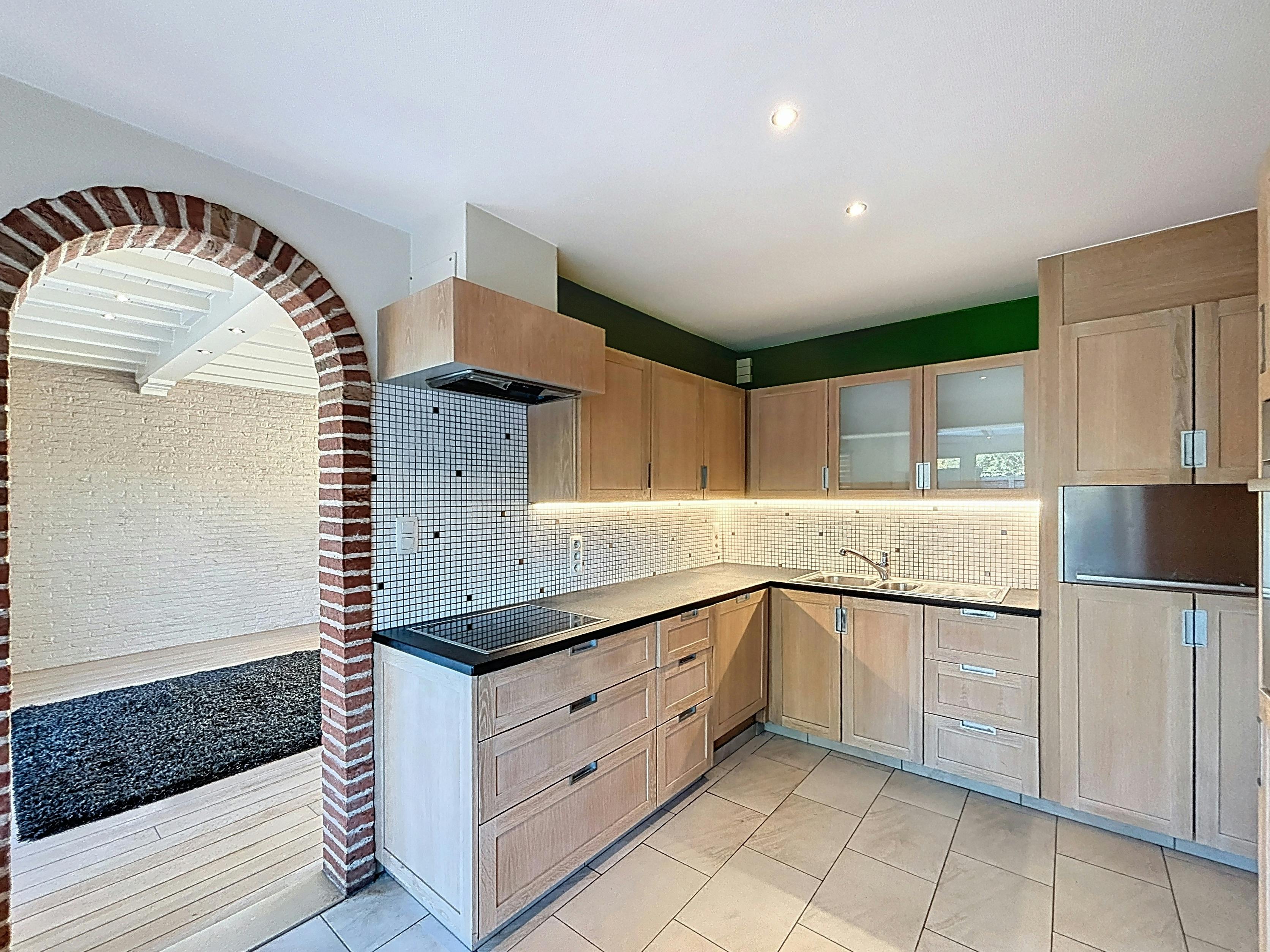 Huis met 2-3 slaapkamers, garage en loods in Assebroek  foto 7