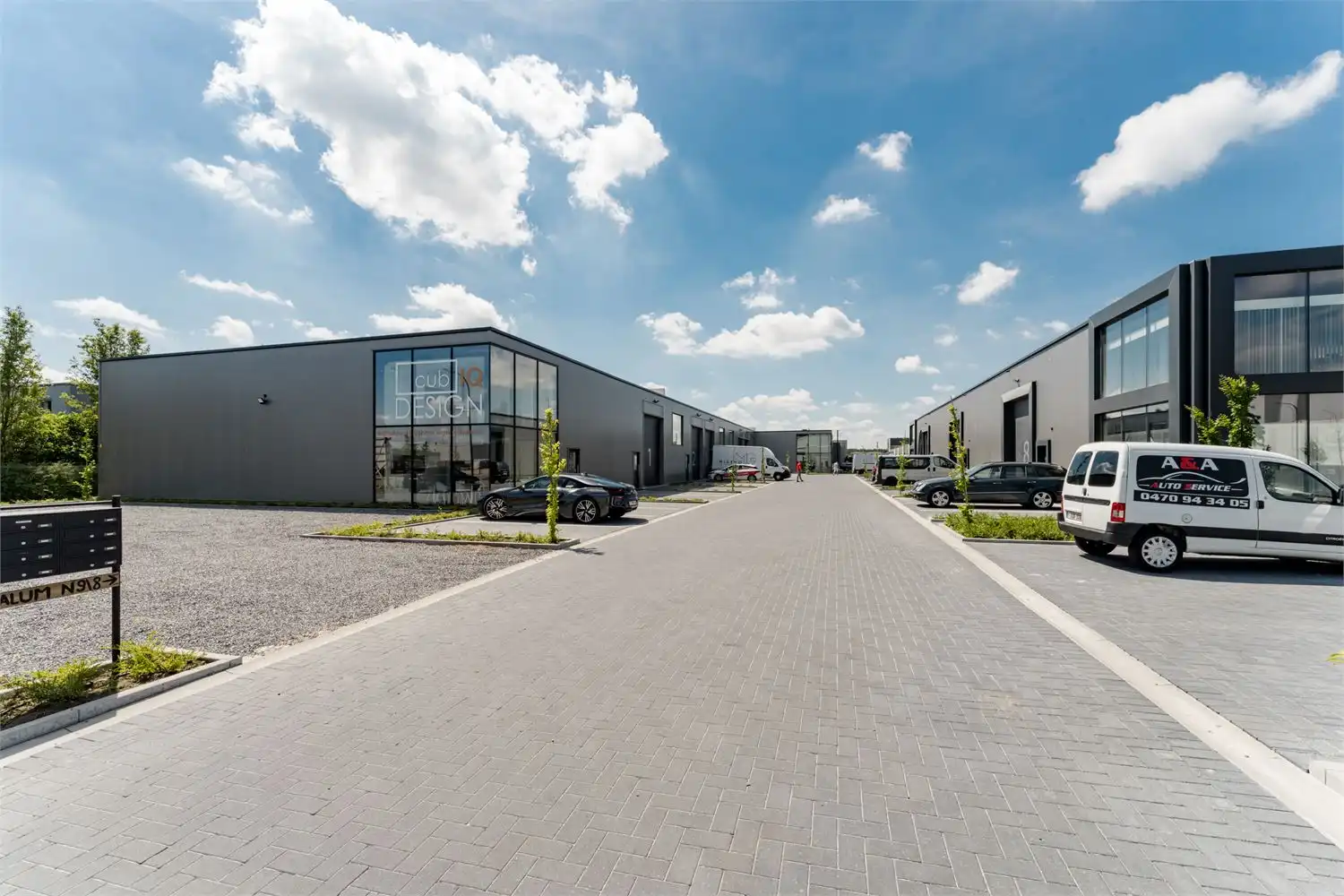 Recente bedrijfsunit met kantoor en kantine foto 2