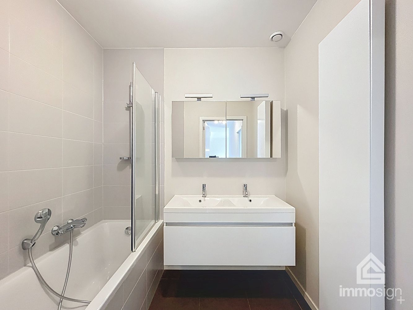 Ruim gelijkvloers appartement (118 m²) in hartje Bree met ruim terras (53 m²), grote kelderberging en extra brede staanplaats foto 19