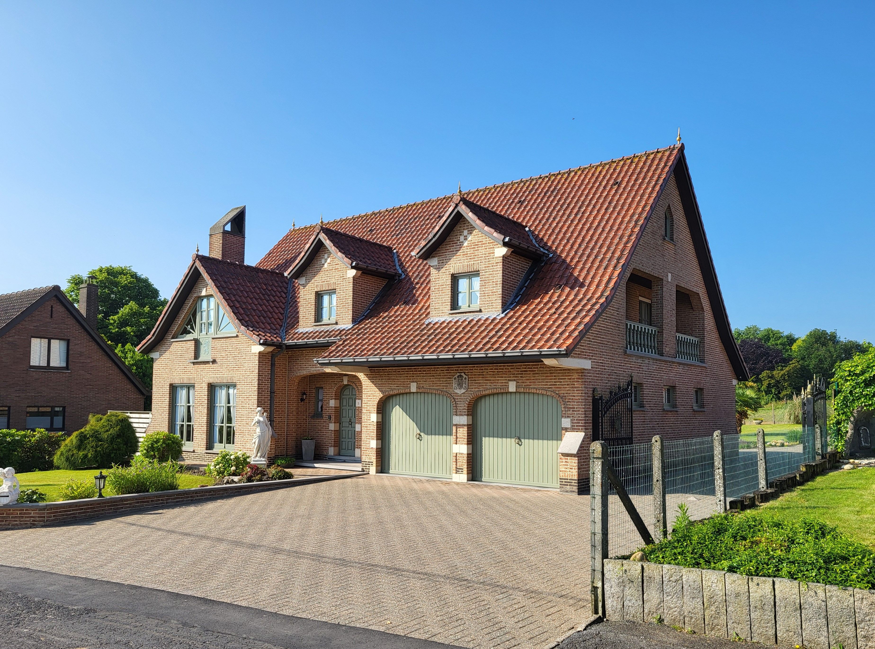 Prachtige villa op 1273m² met zwembad, aangelegde tuin, gelegen hartje Vlaamse Ardennen!  foto 1