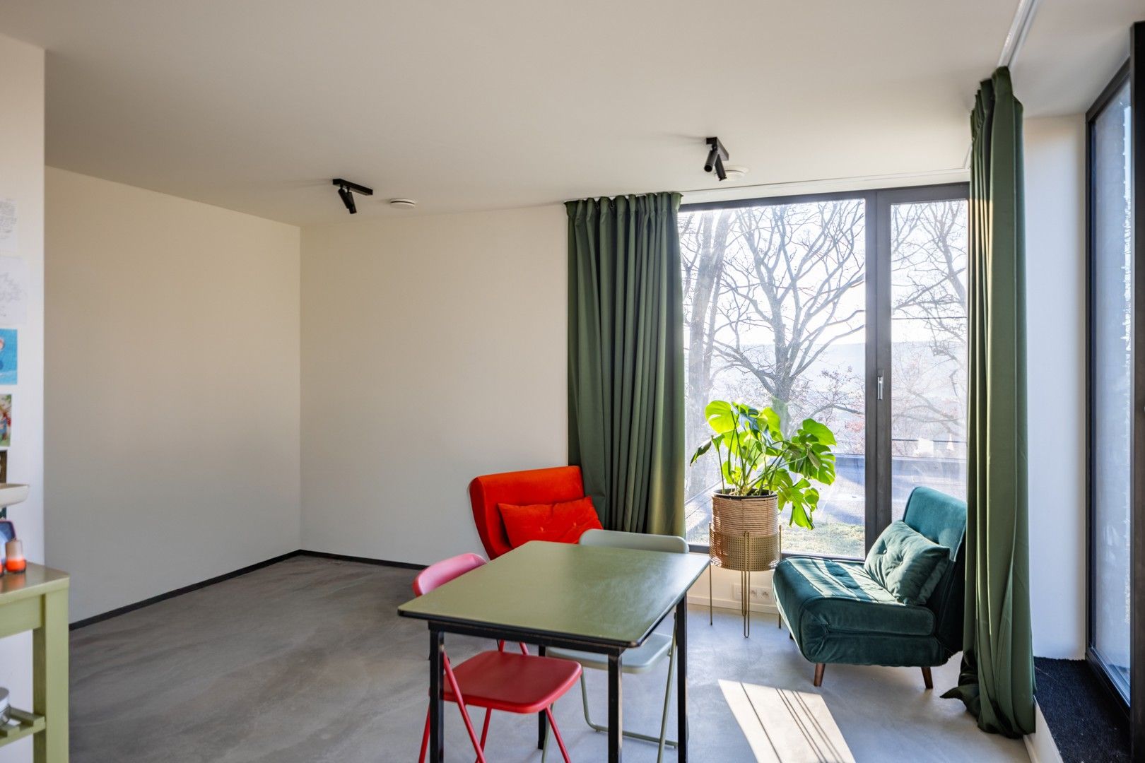 Compacte kantoor- of bureauruimte met eigen ingang in het groen foto 5