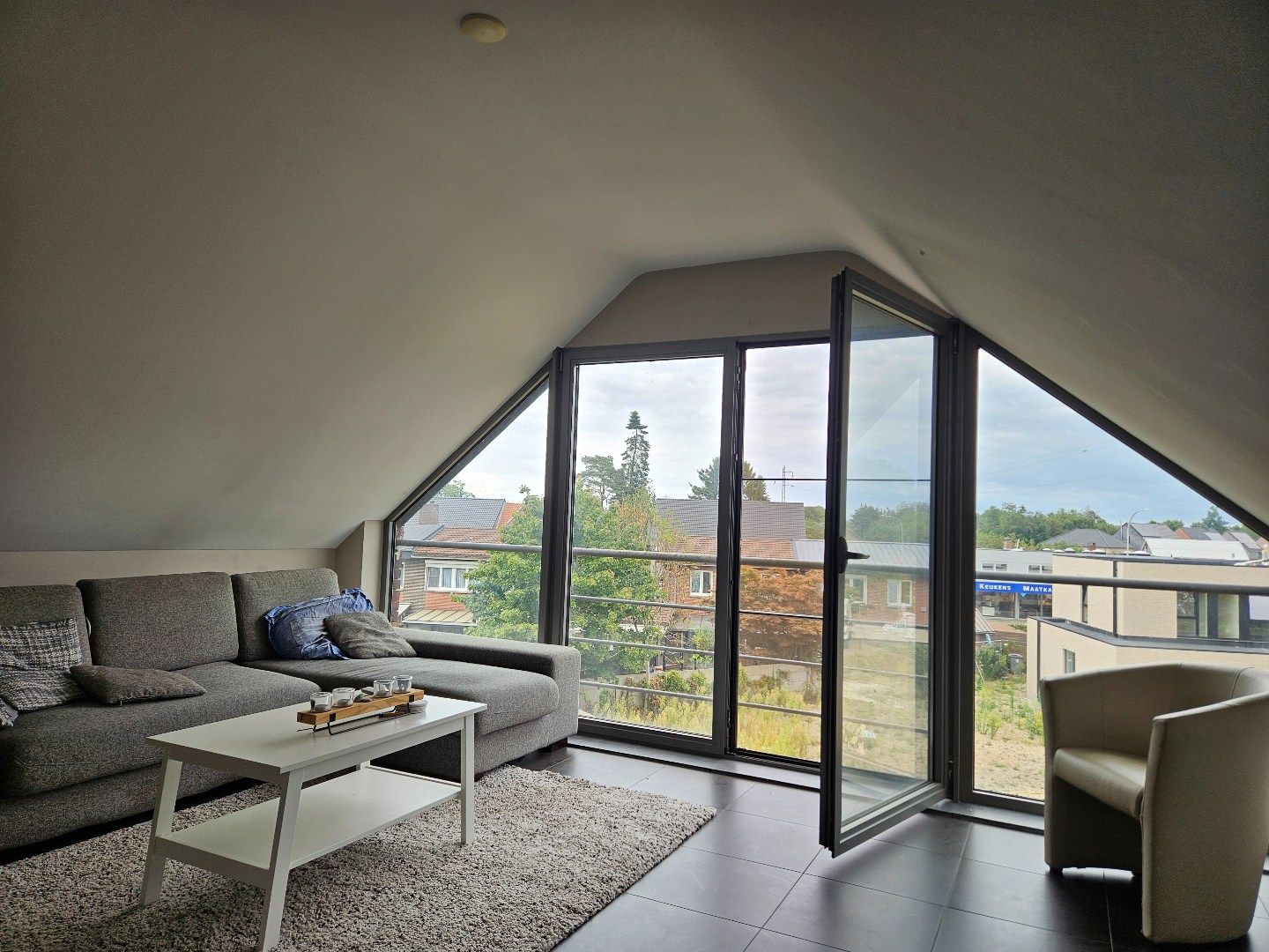 Tof dakappartement met 1 slaapkamer in rustig gebouw ! foto 3