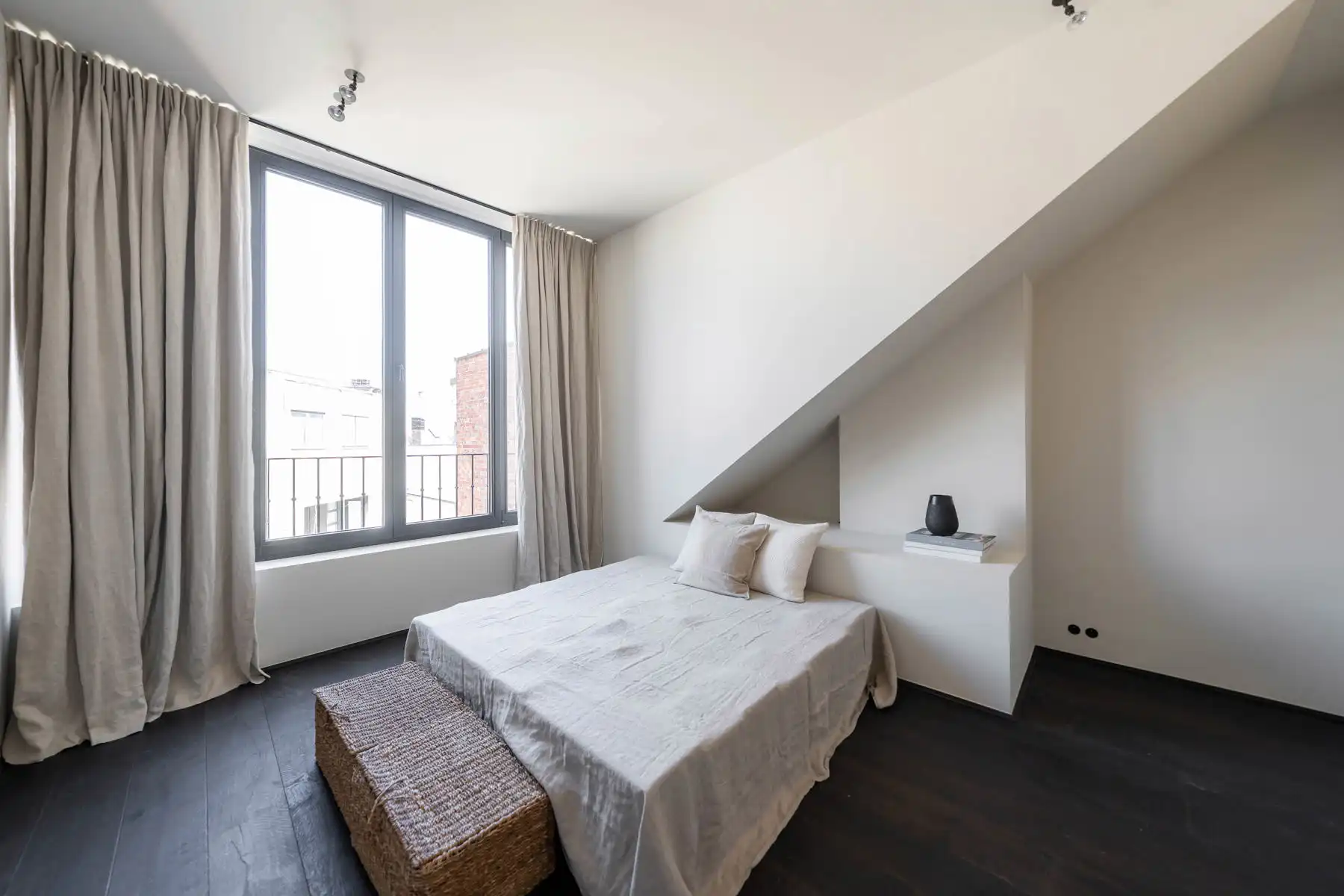 Stijlvol gerenoveerde herenwoning aan de voet van het KMSKA foto 23