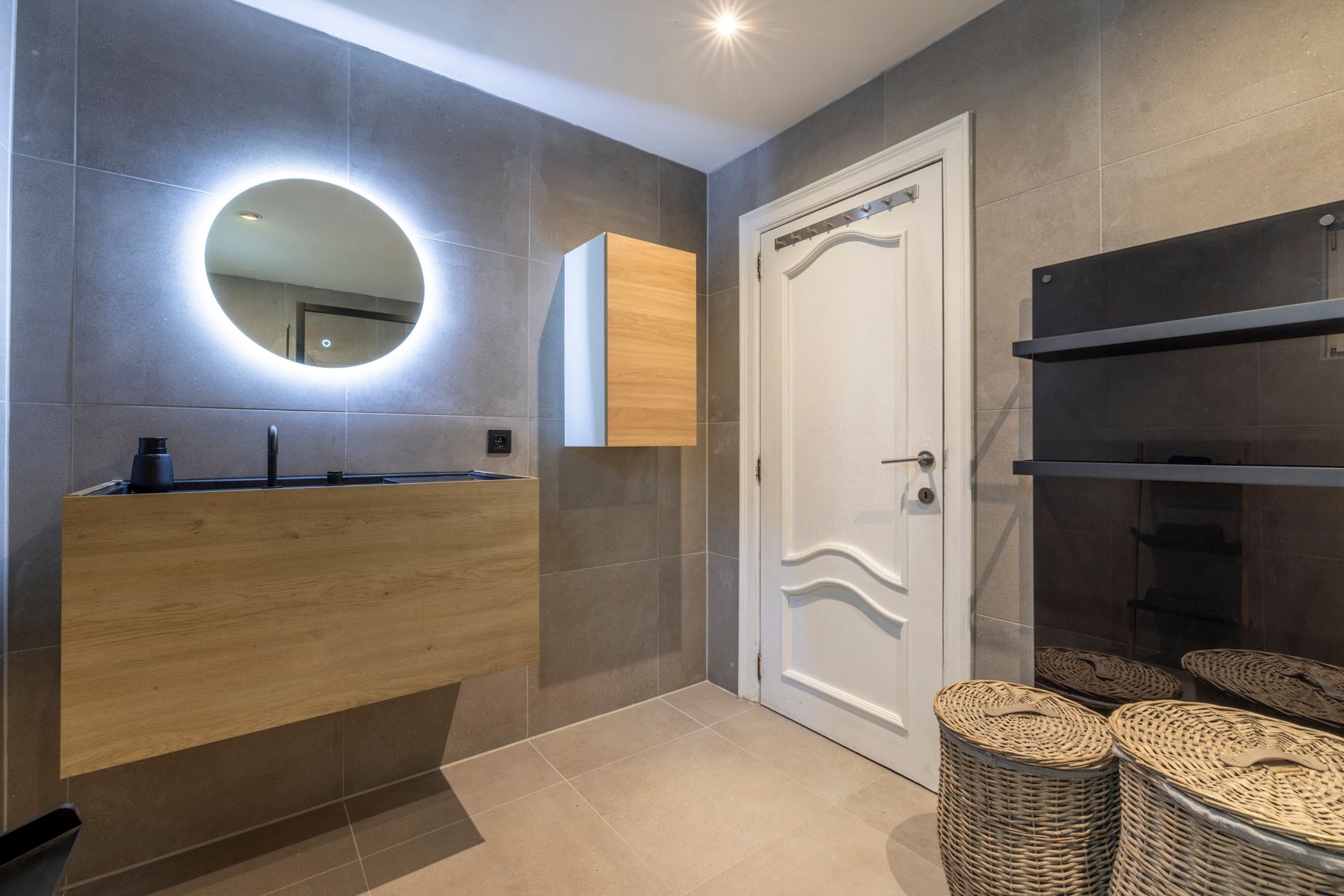 Woning met 2 slaapkamers, bureau en garage te koop! foto 12