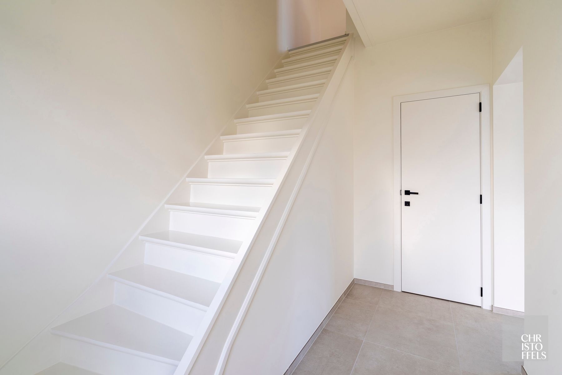 Stijlvol gerenoveerde gezinswoning met tuin op ideale locatie!  foto 3