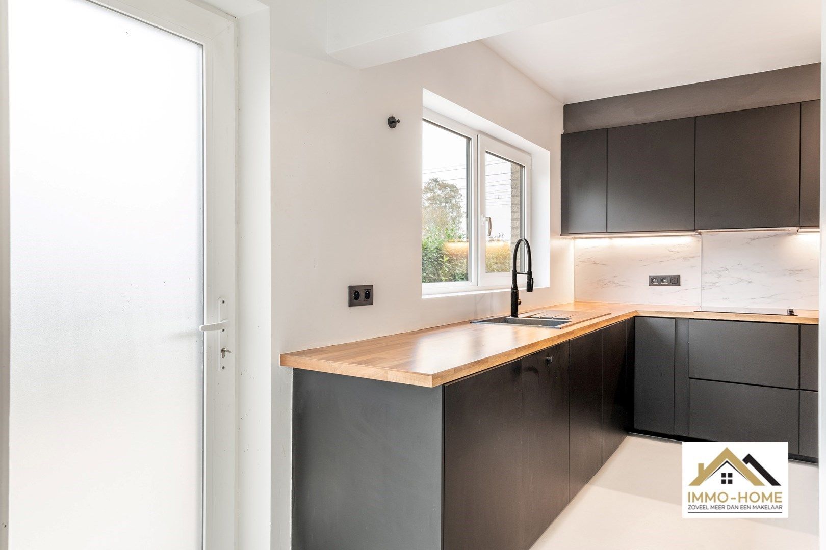 Opgefriste vrijstaande bungalow nabij groene omgeving! foto 3