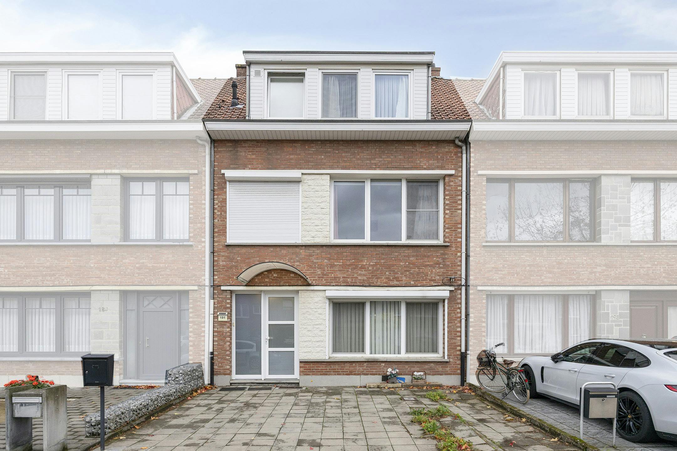 Hoofdfoto van de publicatie: Huis met 6 slaapkamers  en tuin te koop in Merksem!