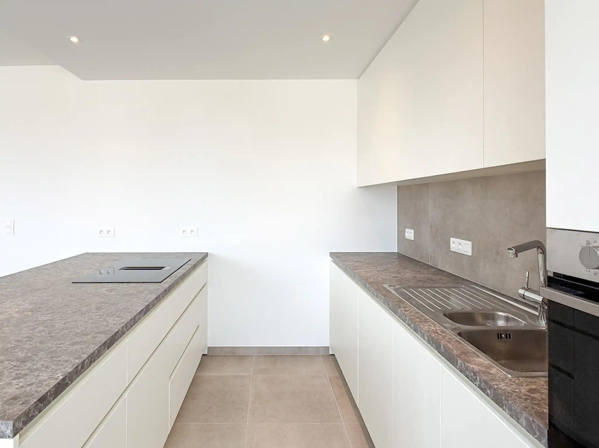 Volledig gerenoveerd appartement met twee slaapkamers in Beveren foto 5