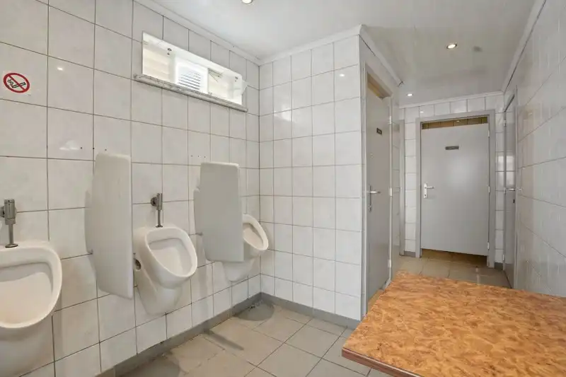 Commercieel pand met woonst en feestzaal op zichtbare locatie te Tielt 🏠 foto 16