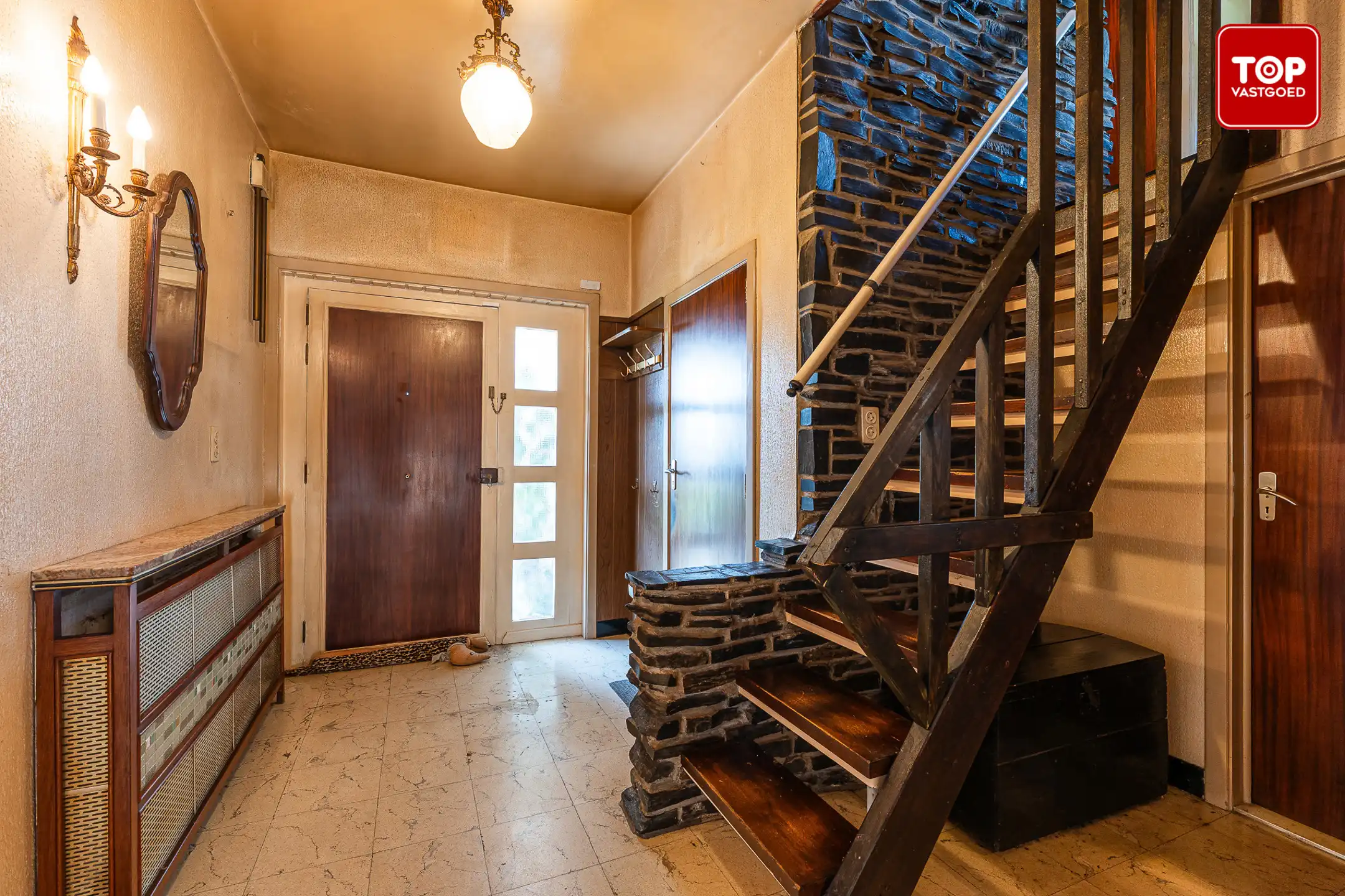 Charmante te renoveren woning met karakter en strooien dak foto 4