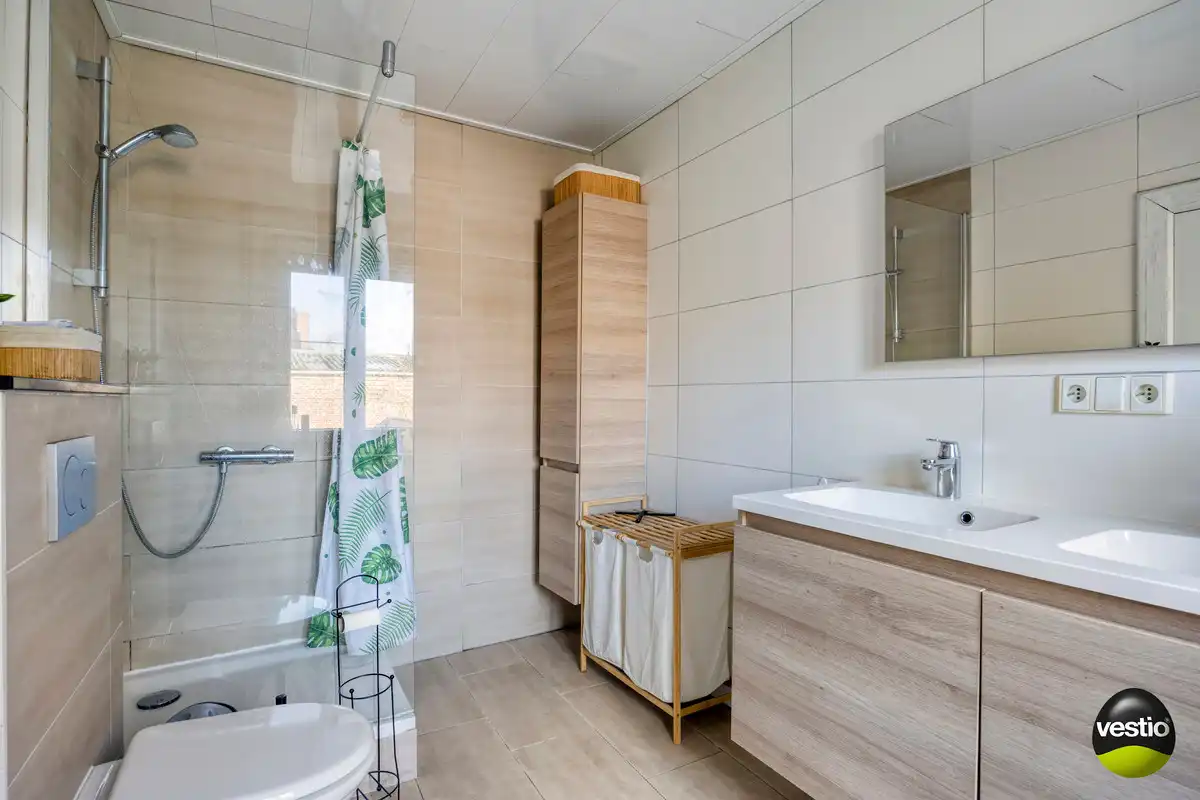 HOEVEWONING OP 26A85CA IN STADSRAND BILZEN. foto 17