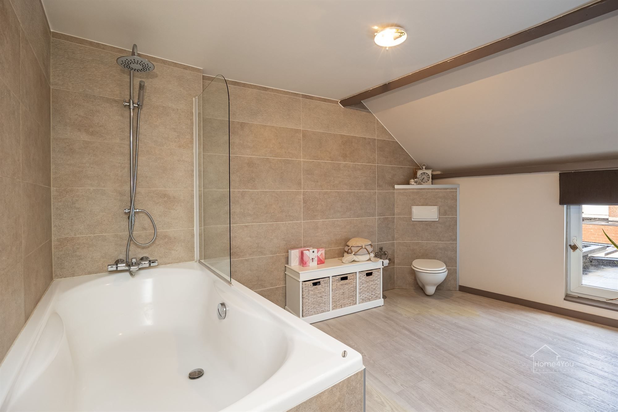 Charmante lichtrijke woning met ruime tuin foto 13