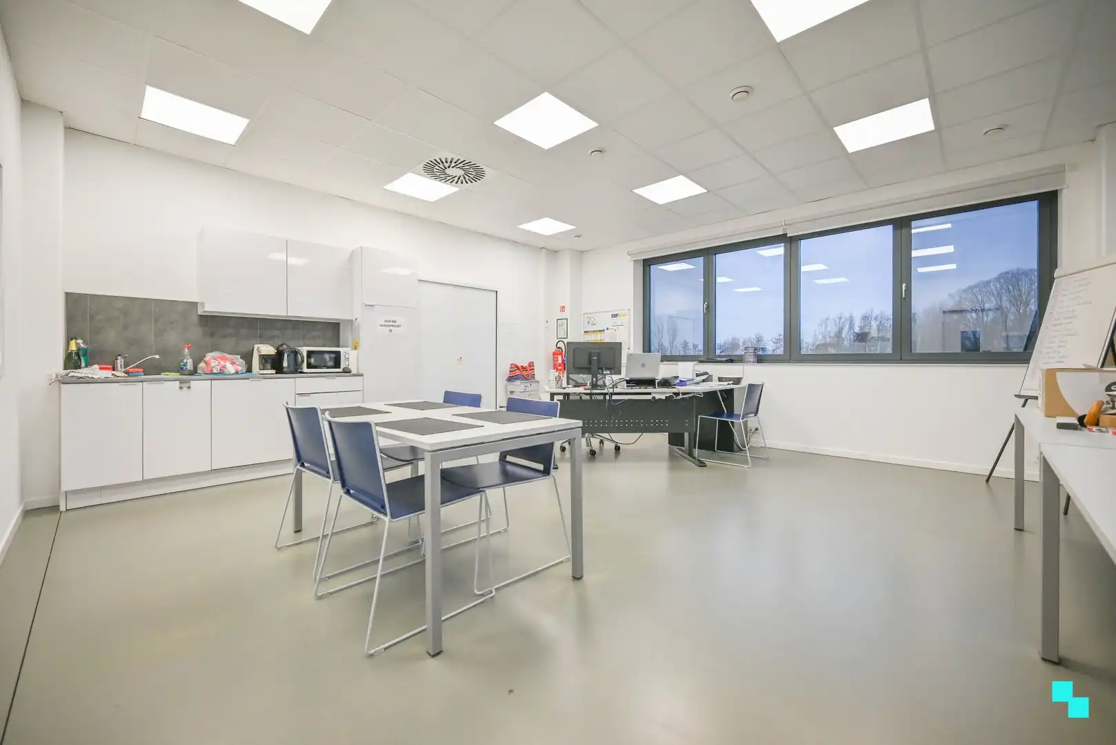 Terbeschikkingstelling van kantoorruimte in Waregem foto 27