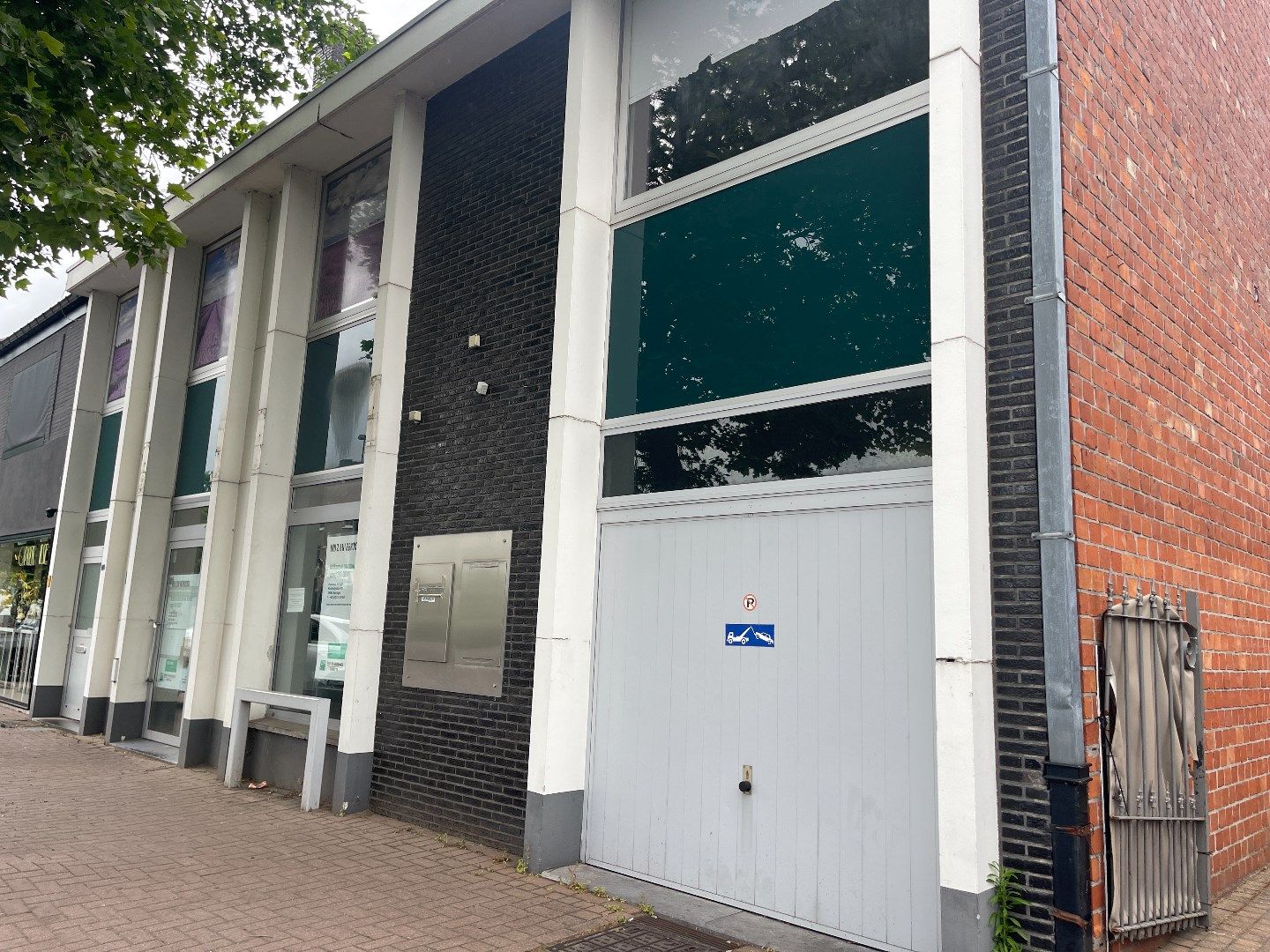 Kantoorgebouw 482m² op 3a85ca met tuin en garage op commerciële topligging foto 9