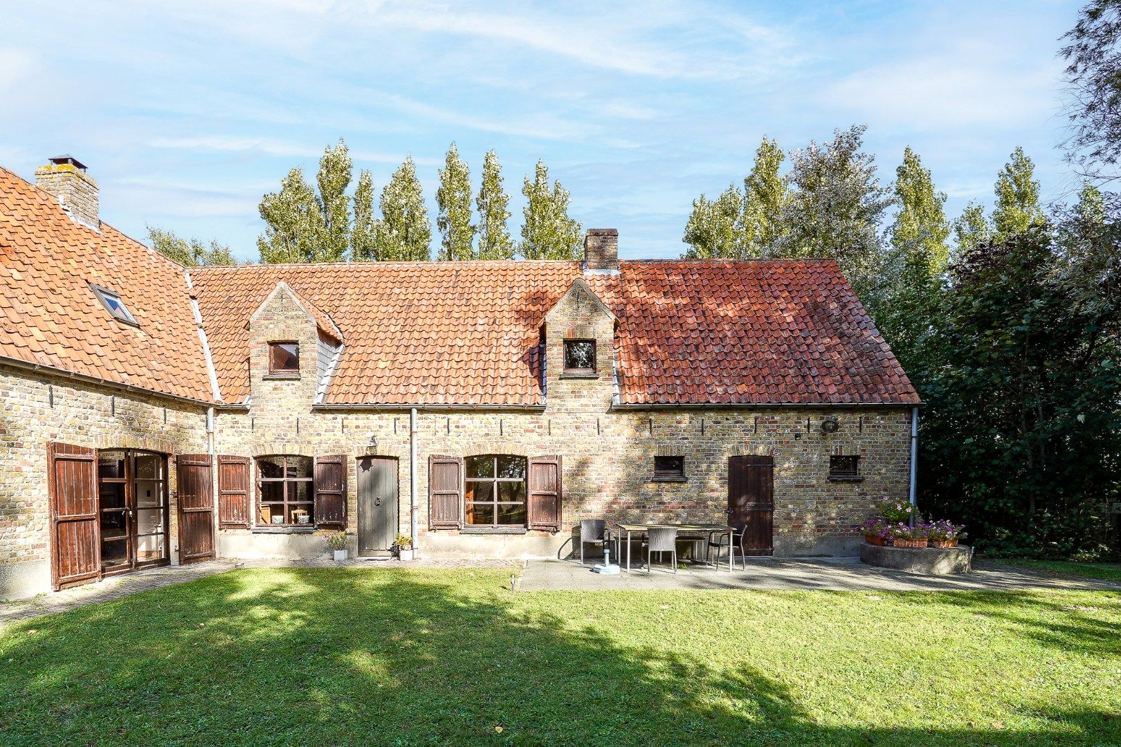 Alleenstaande woning op 2.899 m² in prachtige groene omgeving foto 2