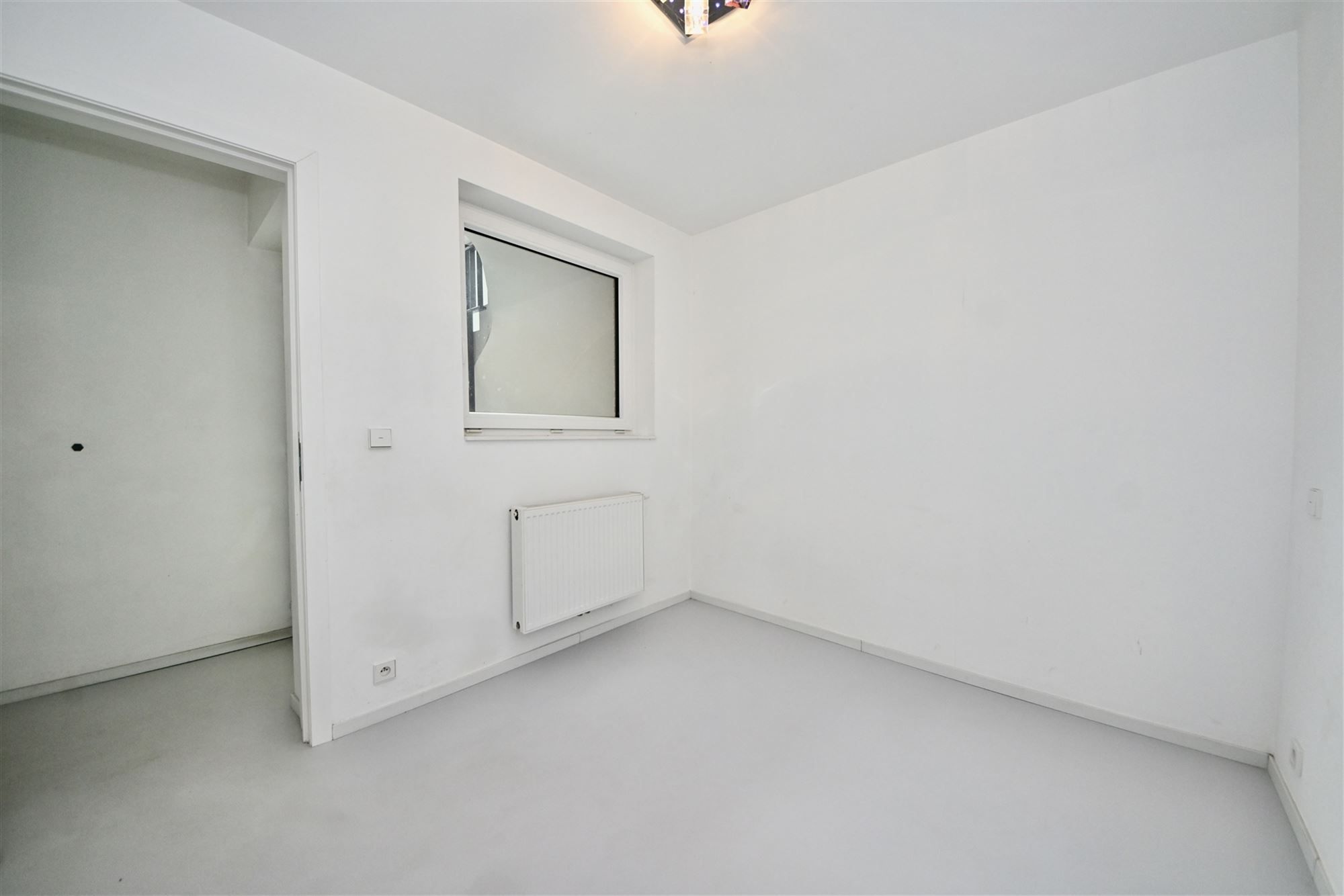 Appartement met 2 slaapkamers, terras en staanplaats.  foto 12