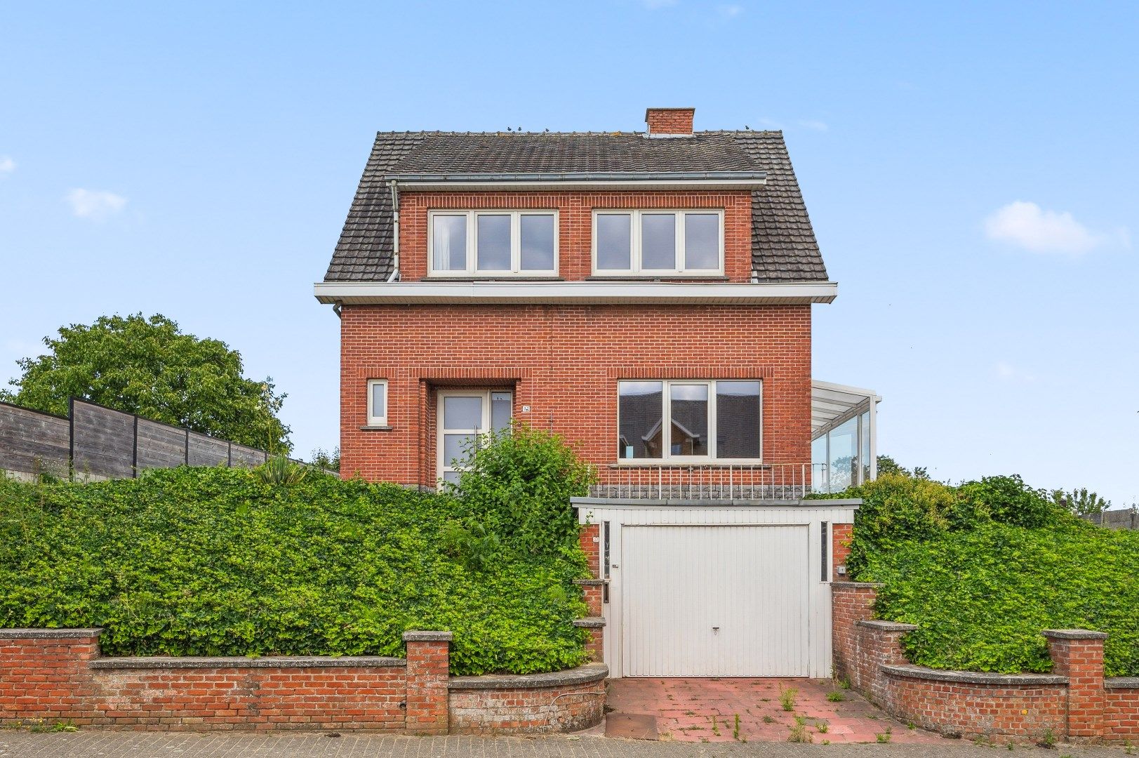 Ruime open bebouwing met tuin, garage en 3 slaapkamers in Willebringen. foto 2