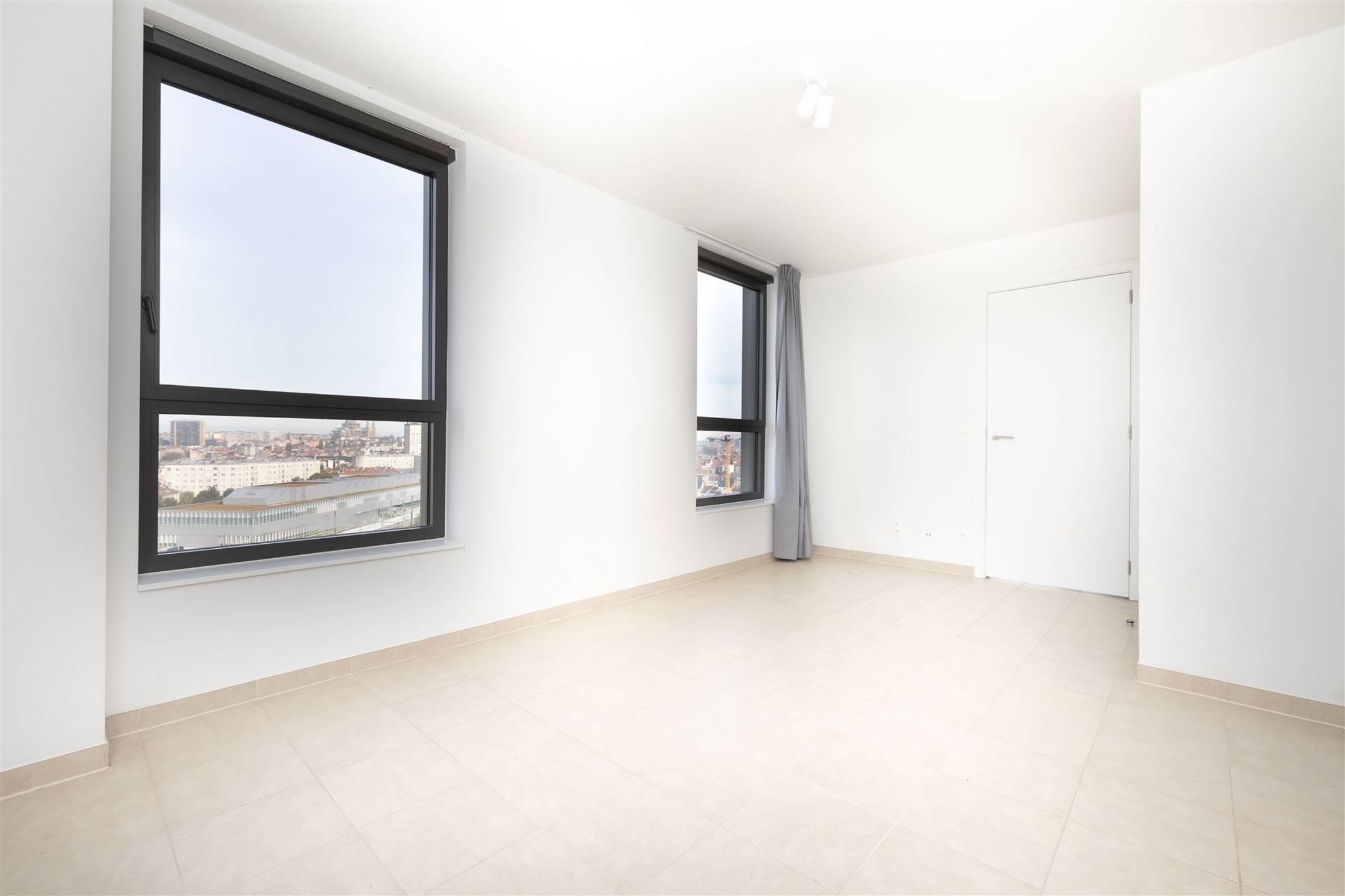 Aantrekkelijk bijna nieuw appartement met 1 slpk en terras foto 5