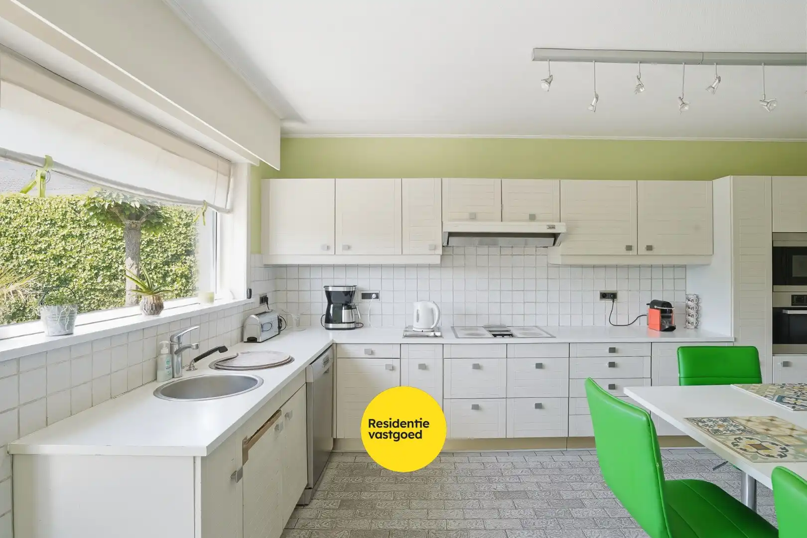 Alleenstaande woning met zonnige tuin op 980 m² foto 9