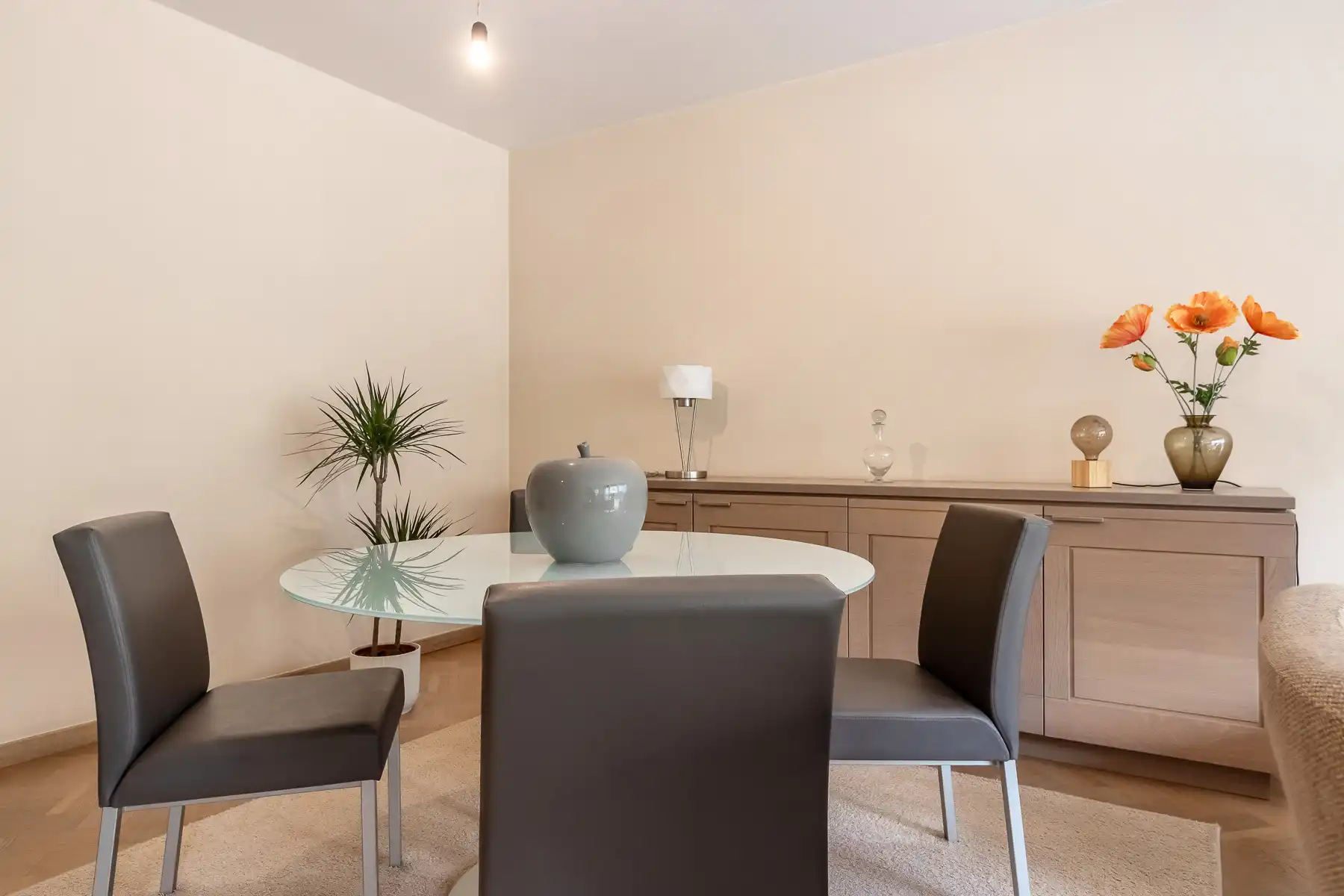 Lichtrijk appartement met autostaanplaats en prachtig zicht foto 7