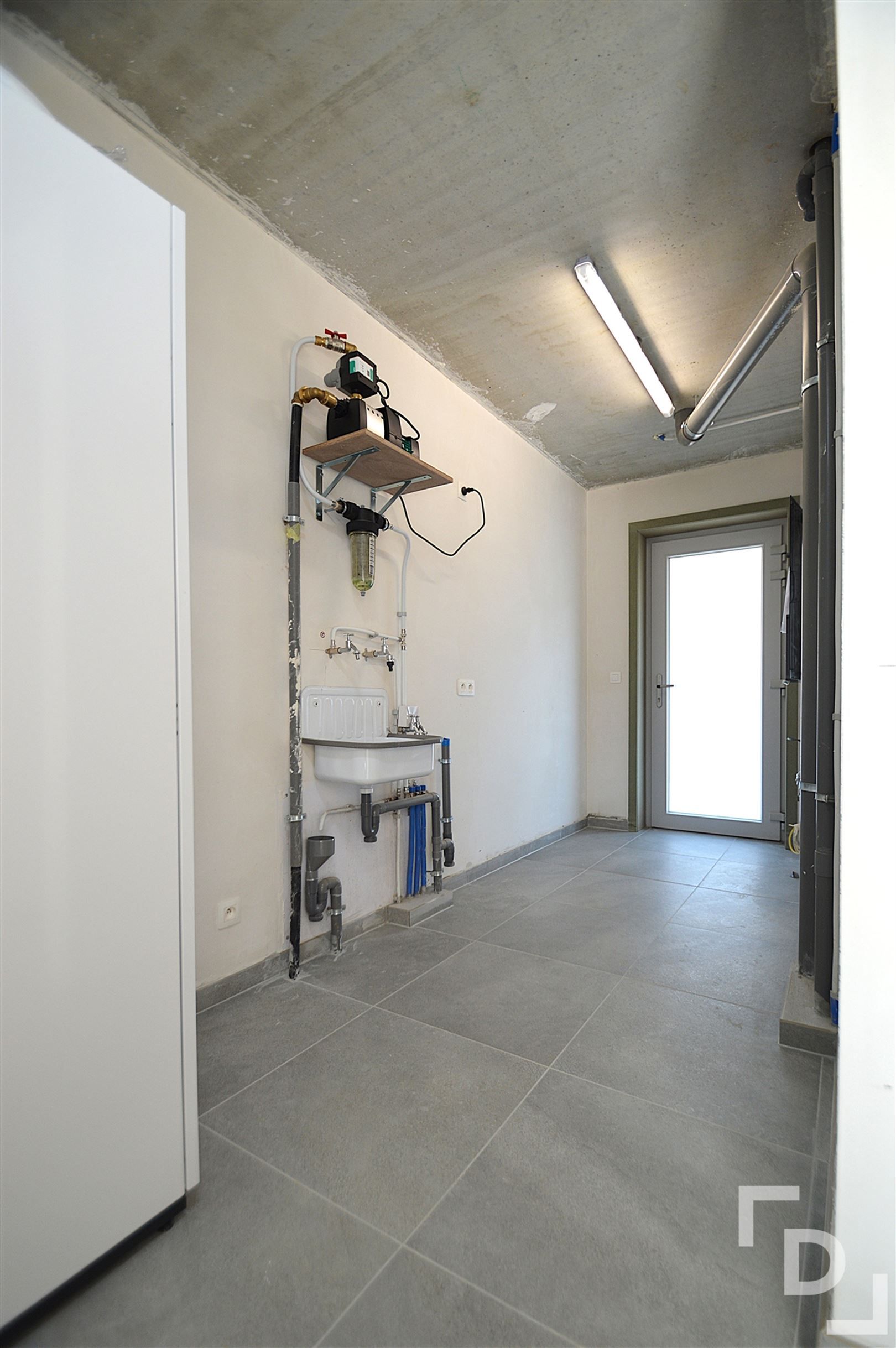 Nieuwbouwwoning met carport te huur in Wijtschate. foto 13