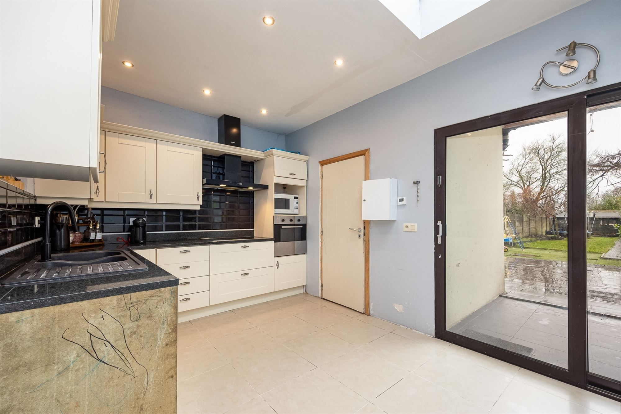 Op te frissen woning met 4 slpk en Z-tuin foto 12