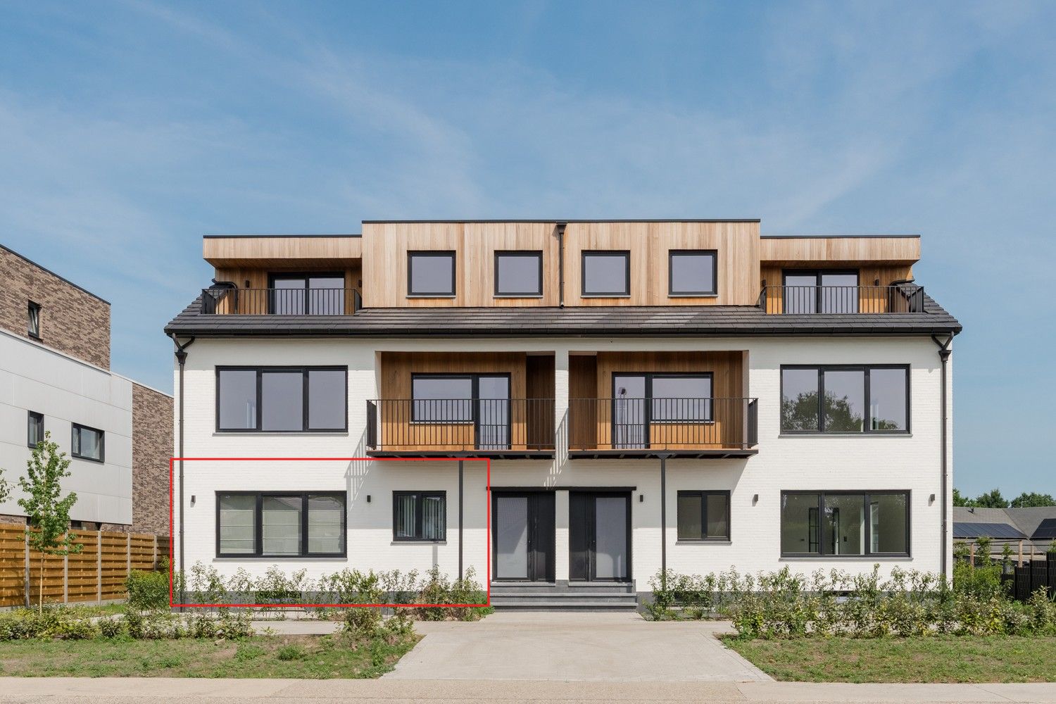 Ruim en volledig gerenoveerd 3 slaapkamer appartement foto {{pictureIndex}}