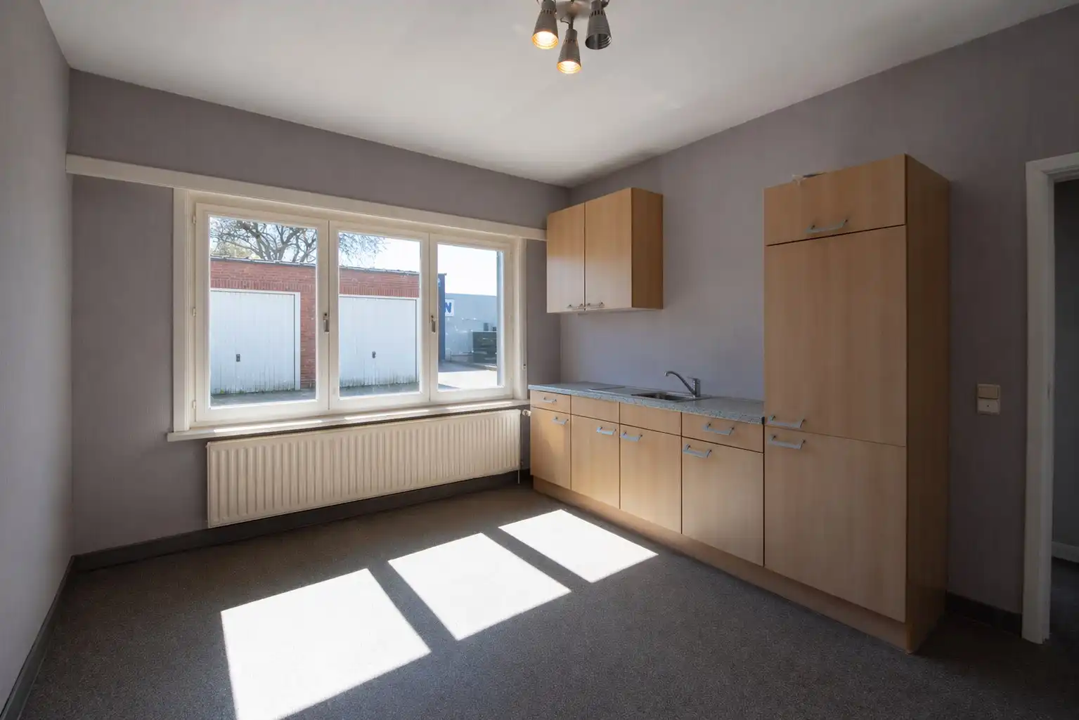 Commercieel Gelijkvloers met Sterke Visibiliteit te Kontich  foto 7