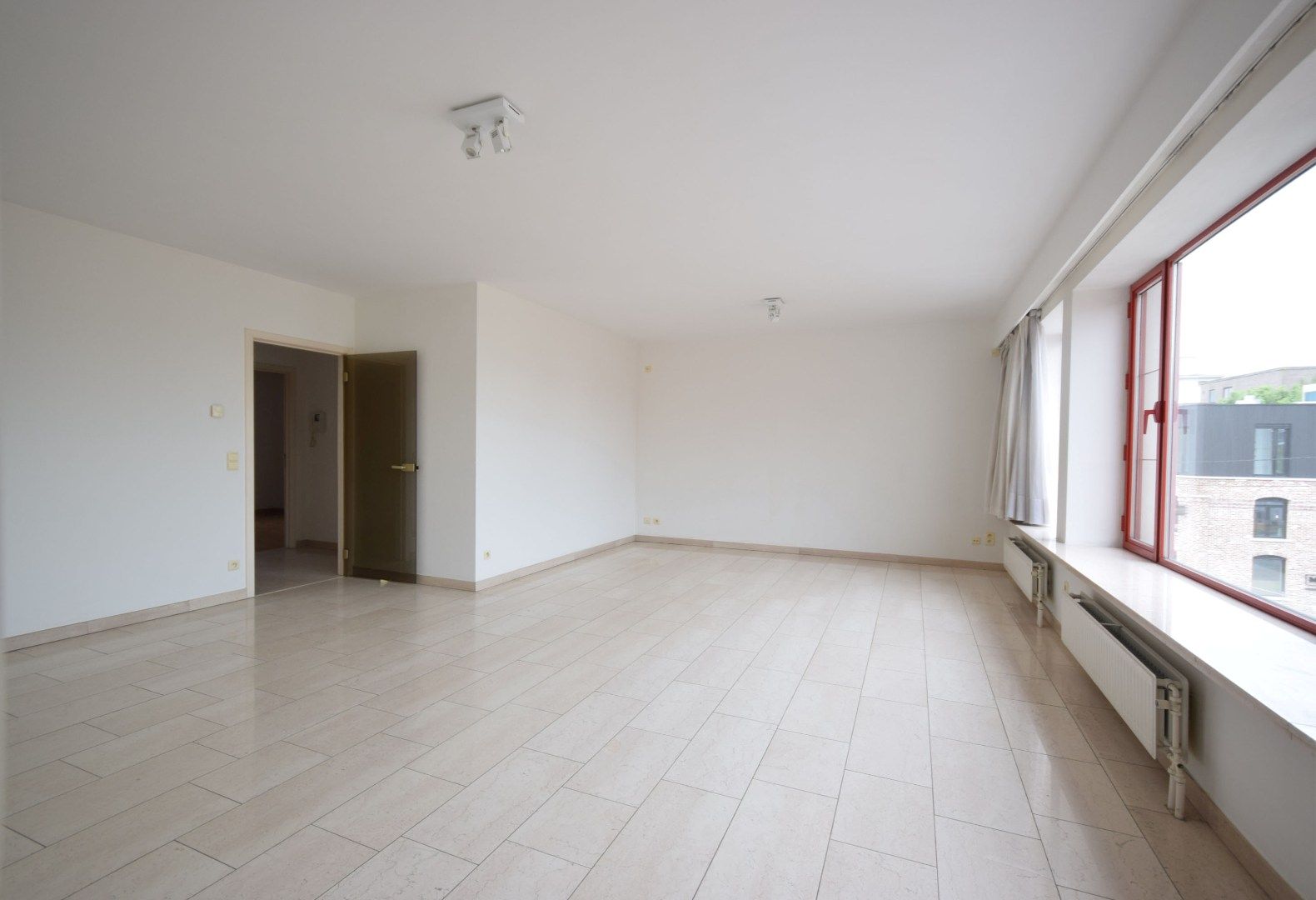 APPARTEMENT MET DRIE SLAAPKAMERS EN TERRAS NABIJ CENTRUM ROESELARE foto 4