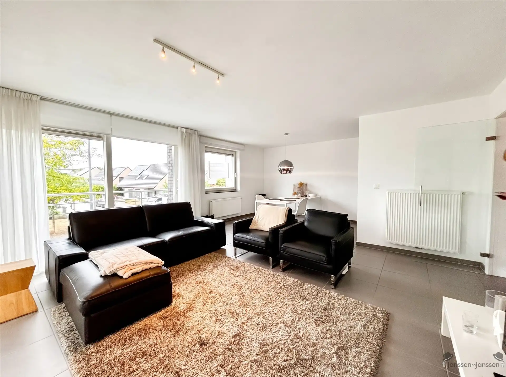 Hoekappartement met 2 slaapkamers & garage foto 3