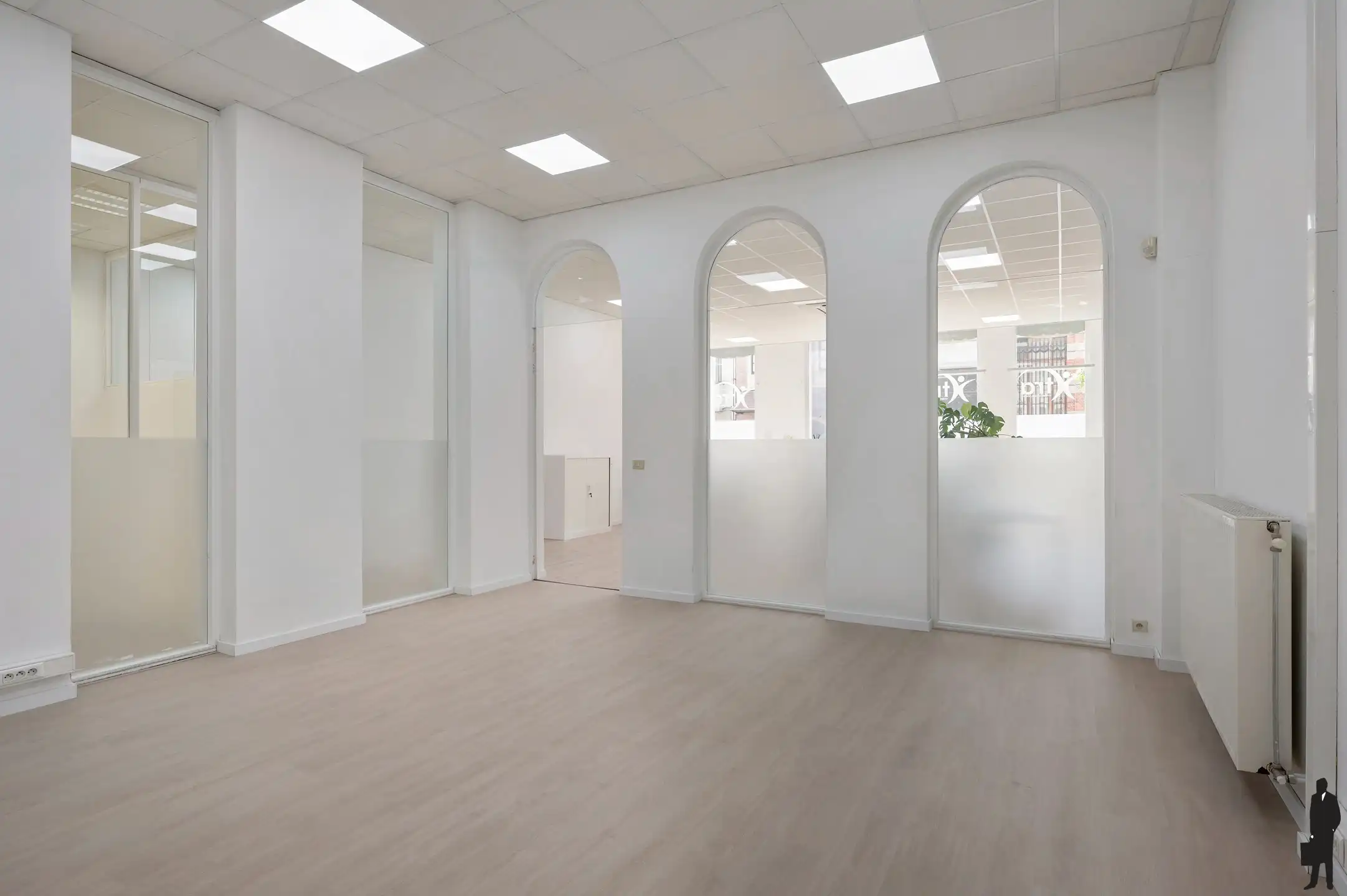 Handelspand/kantoorruimte ca. 228m² met twee staanplaatsen foto 10