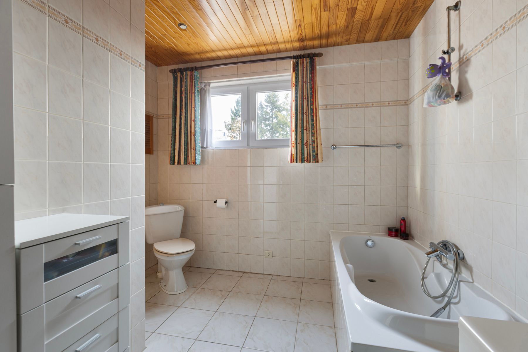 Ruim en stijlvol familiehuis, 4 Slaapkamers, grote tuin.  foto 22