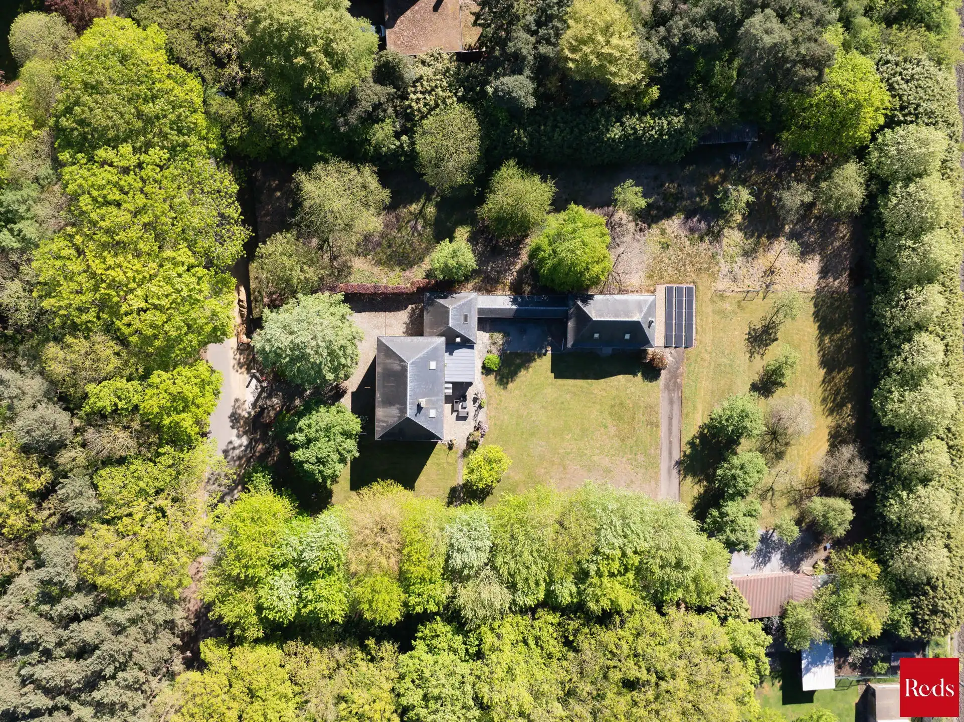 Karaktervolle villa op ruim perceel foto 2