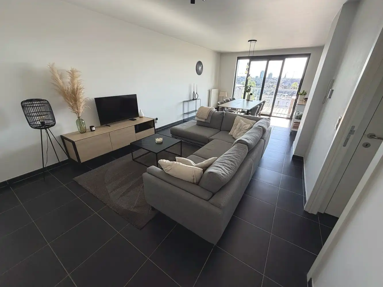 Modern appartement met 2 slaapkamers, garage en ideale ligging in het hart van Hasselt! Te huur voor een comfortabele levensstijl. foto 4