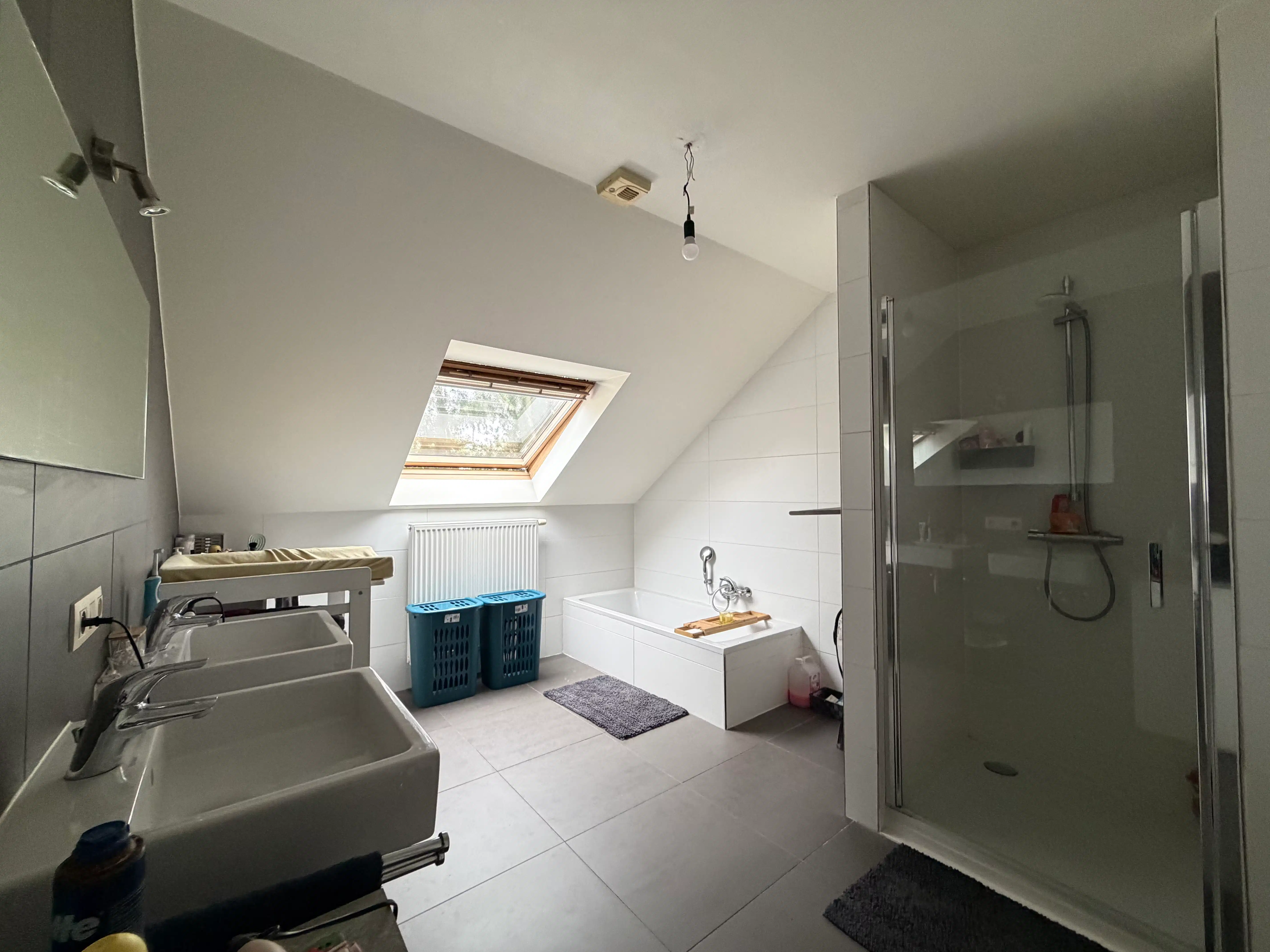 Verzorgde en instapklare woning met 3 slaapkamers en garage foto 9