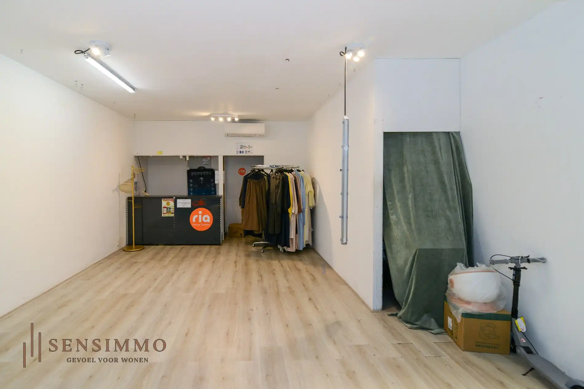 Handelspand in shopping 3 te Genk foto 4