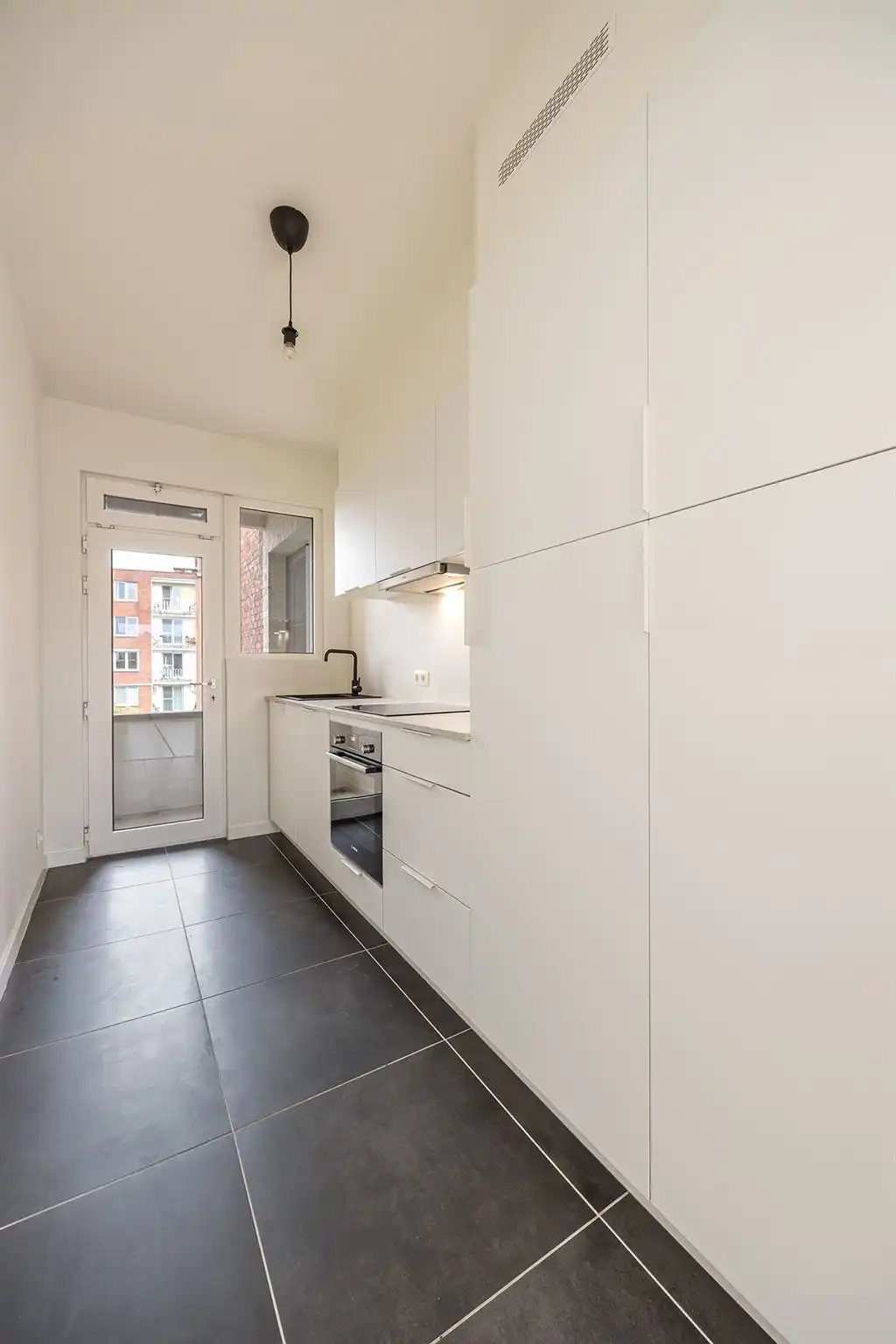 Gerenoveerd appartement met terras foto 4