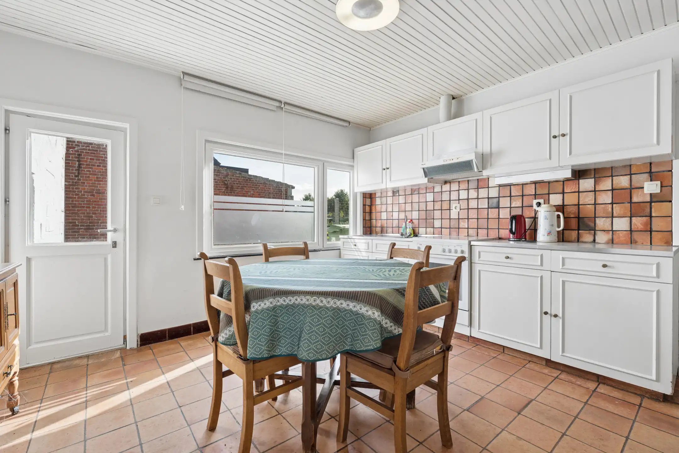 Charmante 3-gevelwoning met garage en tuin foto 4