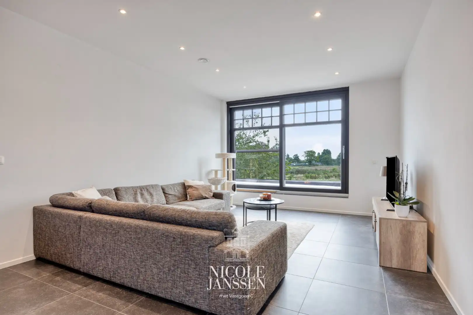 Handelspand met bovenwoning foto 19